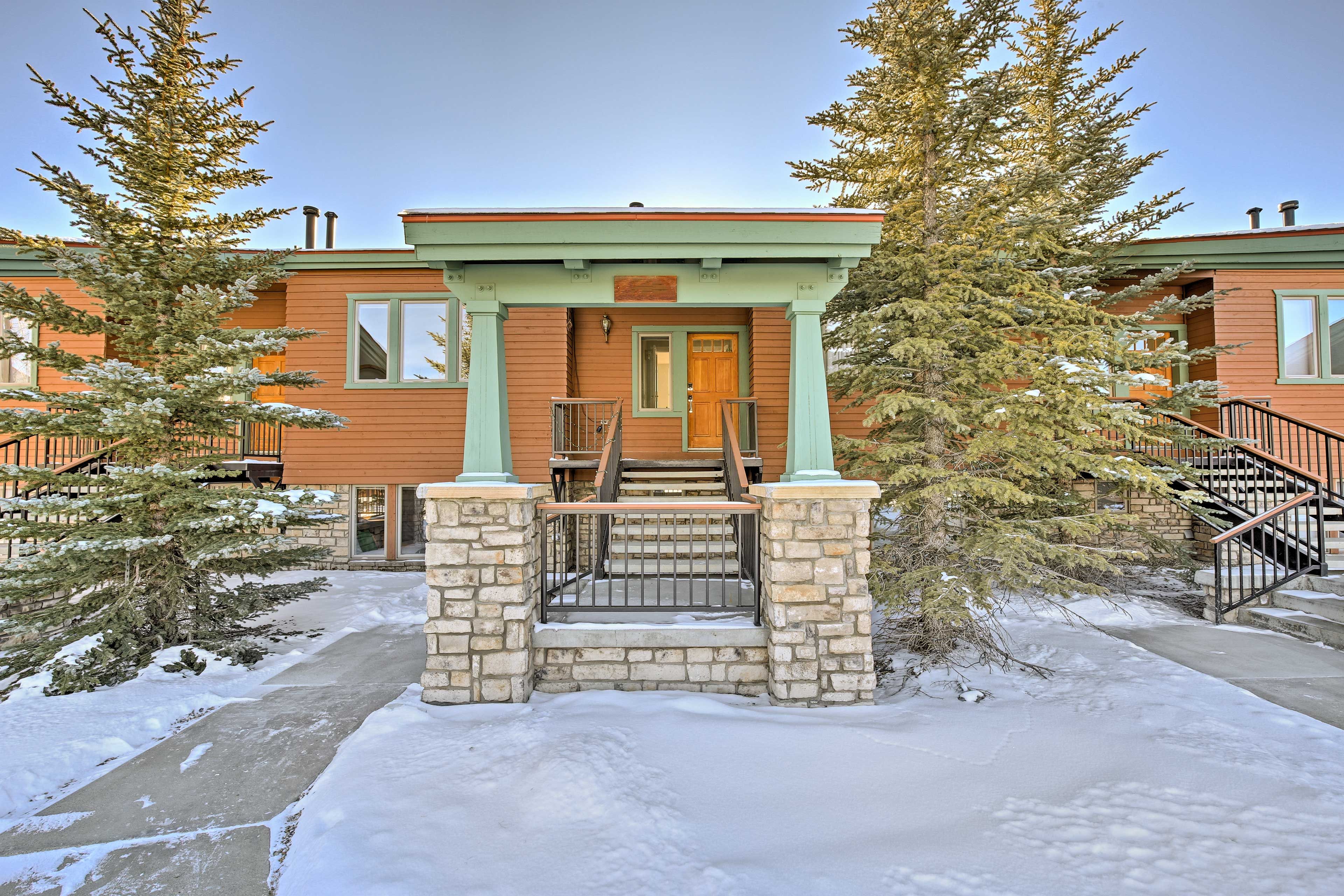 Boasting 2,505 square feet of living space,  this home comfortably accommodates 6.