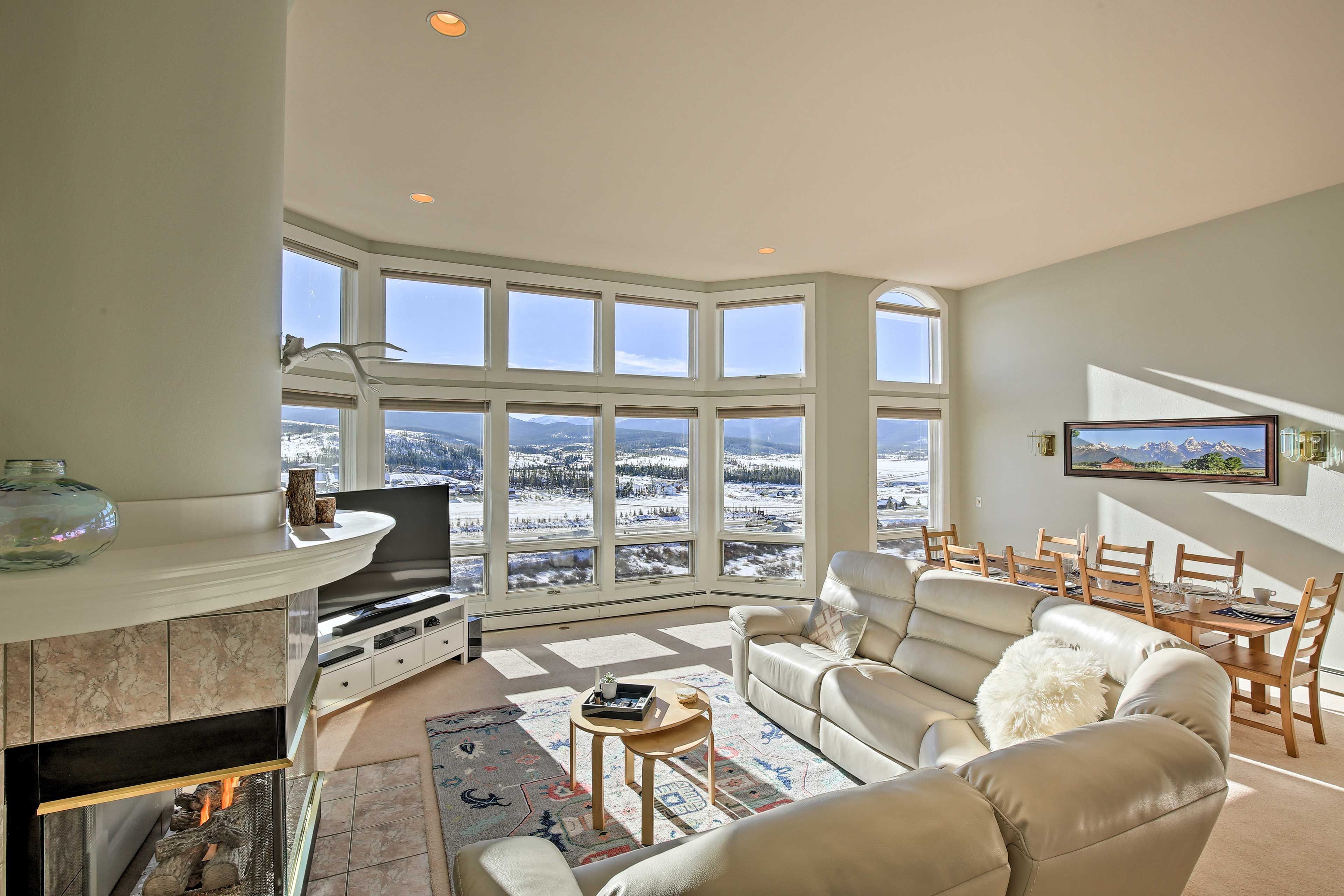 The large windows allow the sun to illuminate the entire living area!