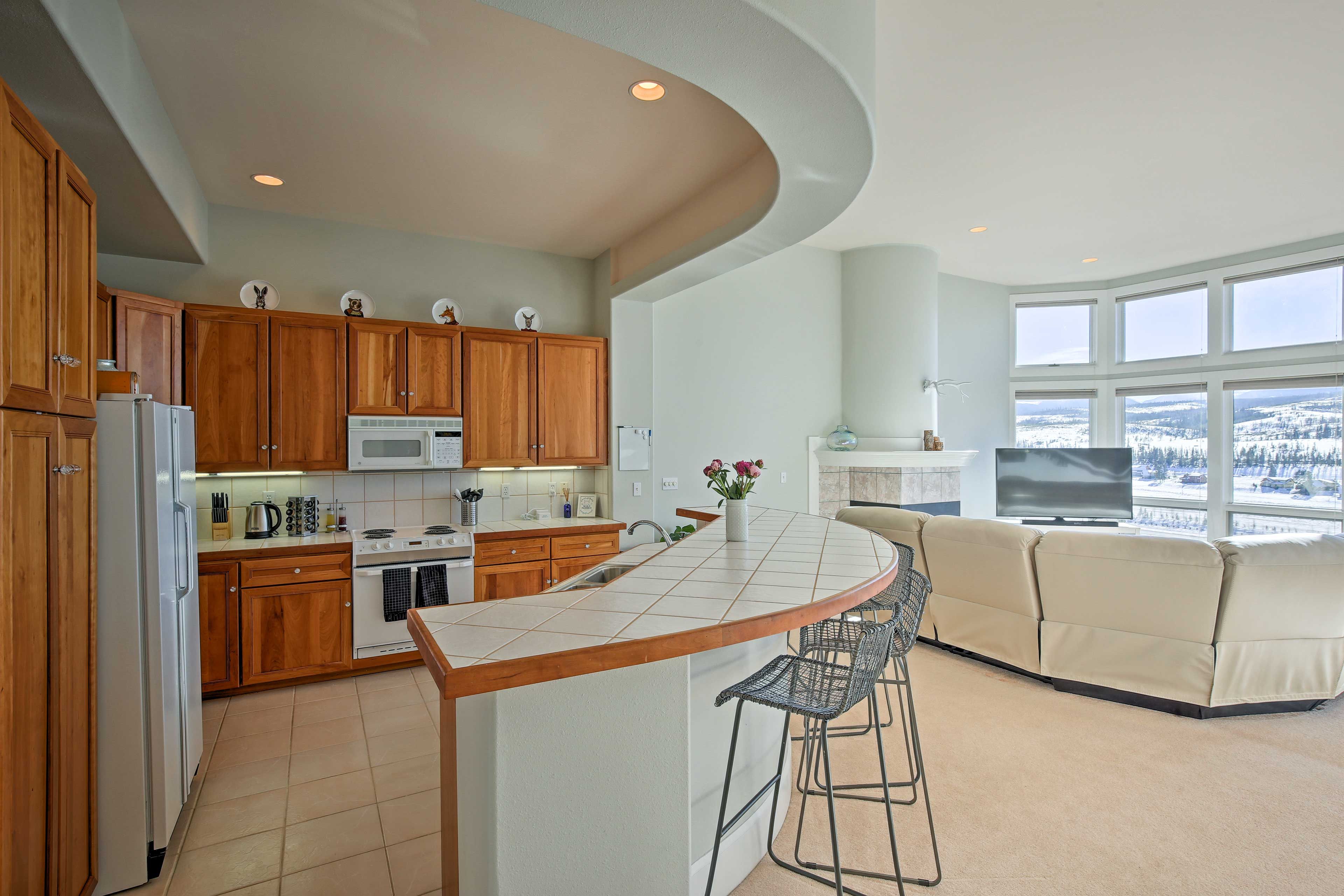 Show off your cooking skills in the fully equipped kitchen!