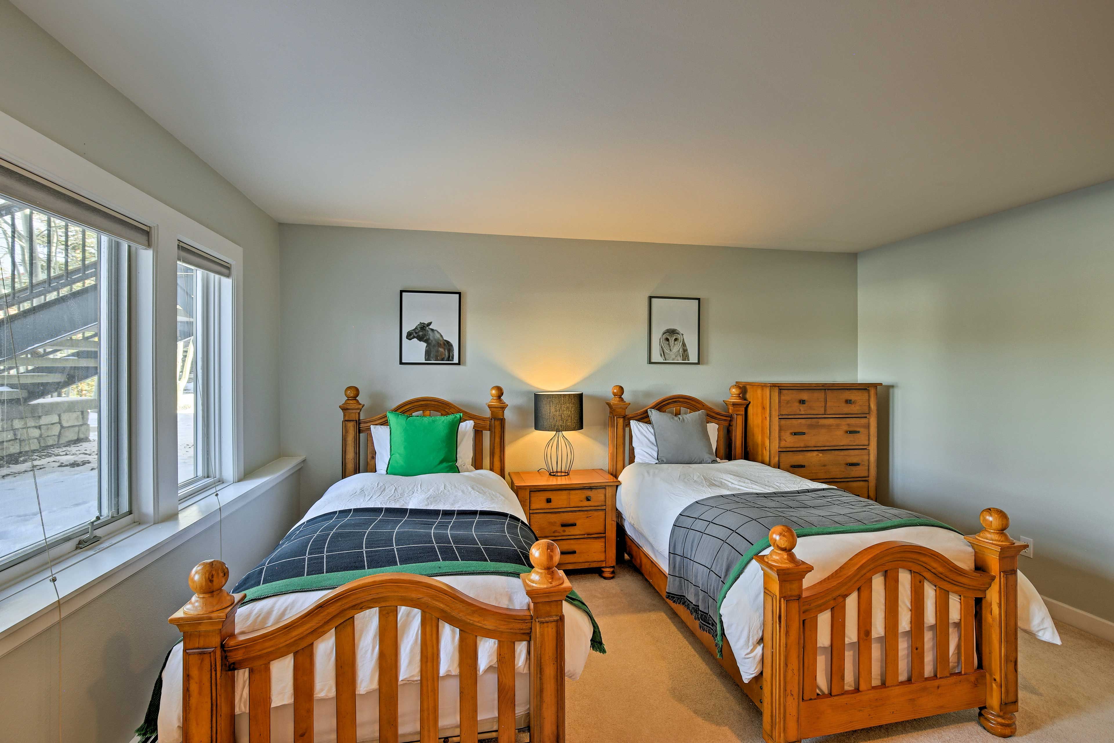 Siblings will love sharing this room with 2 twin beds.