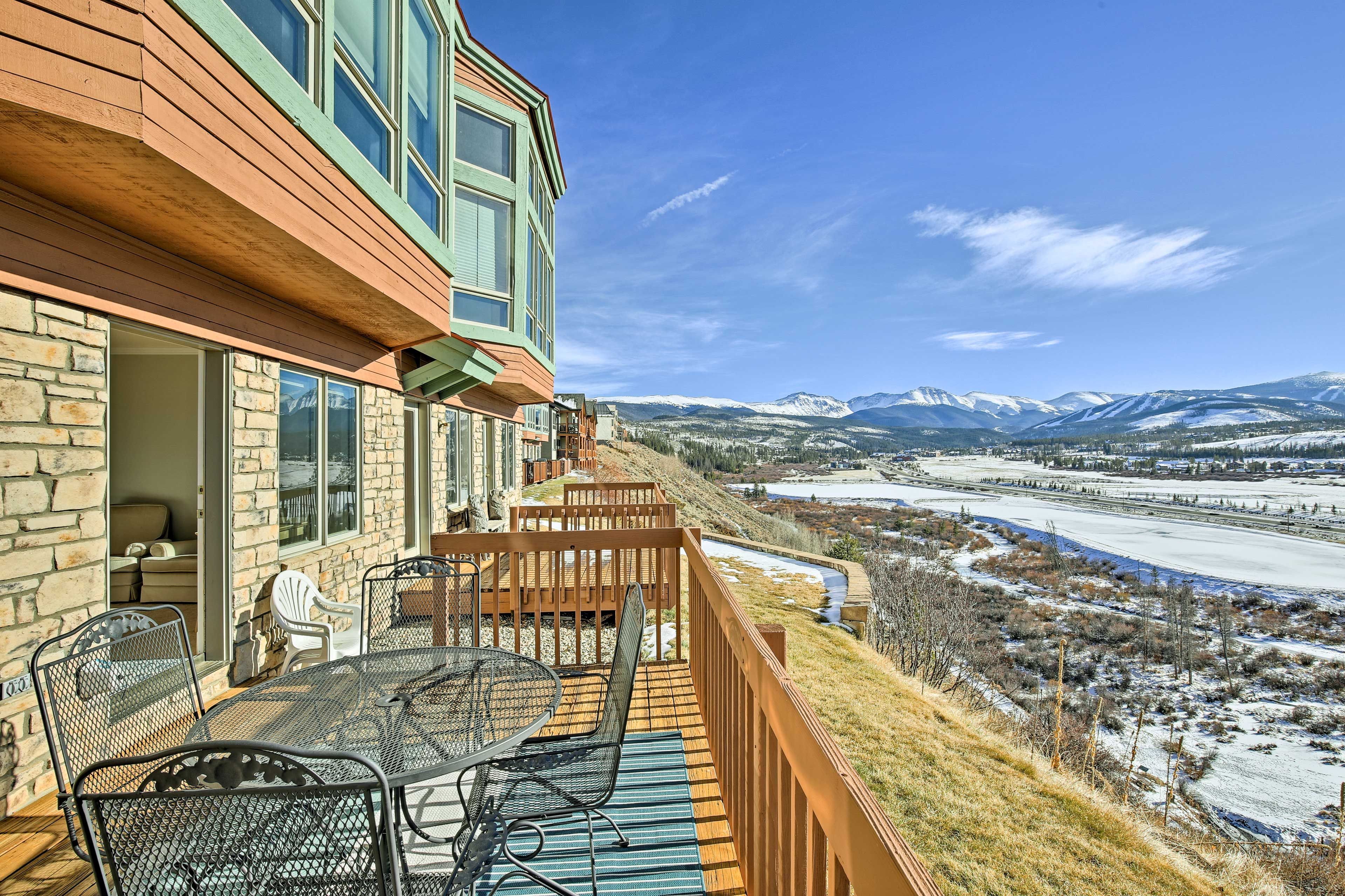 Gather the group onto the back deck to enjoy dinner with a view!