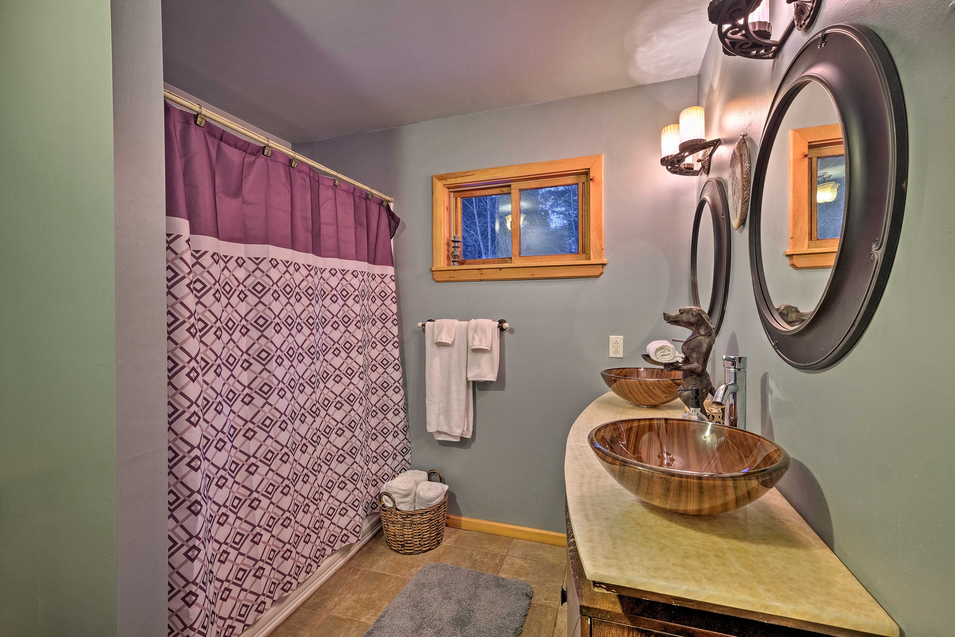 En-Suite Bathroom | Towels Provided