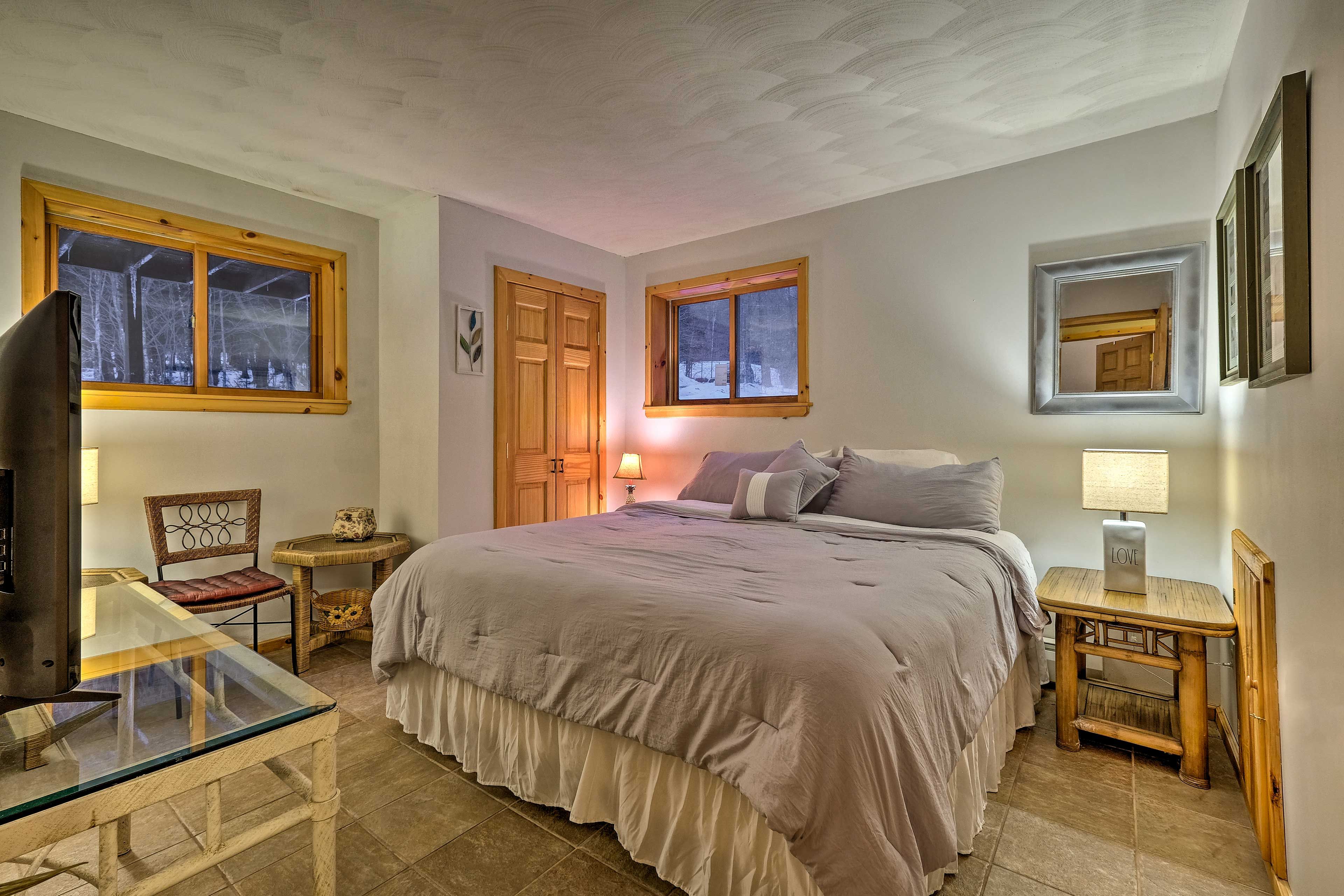 Bedroom 3 | King Bed | Smart TV