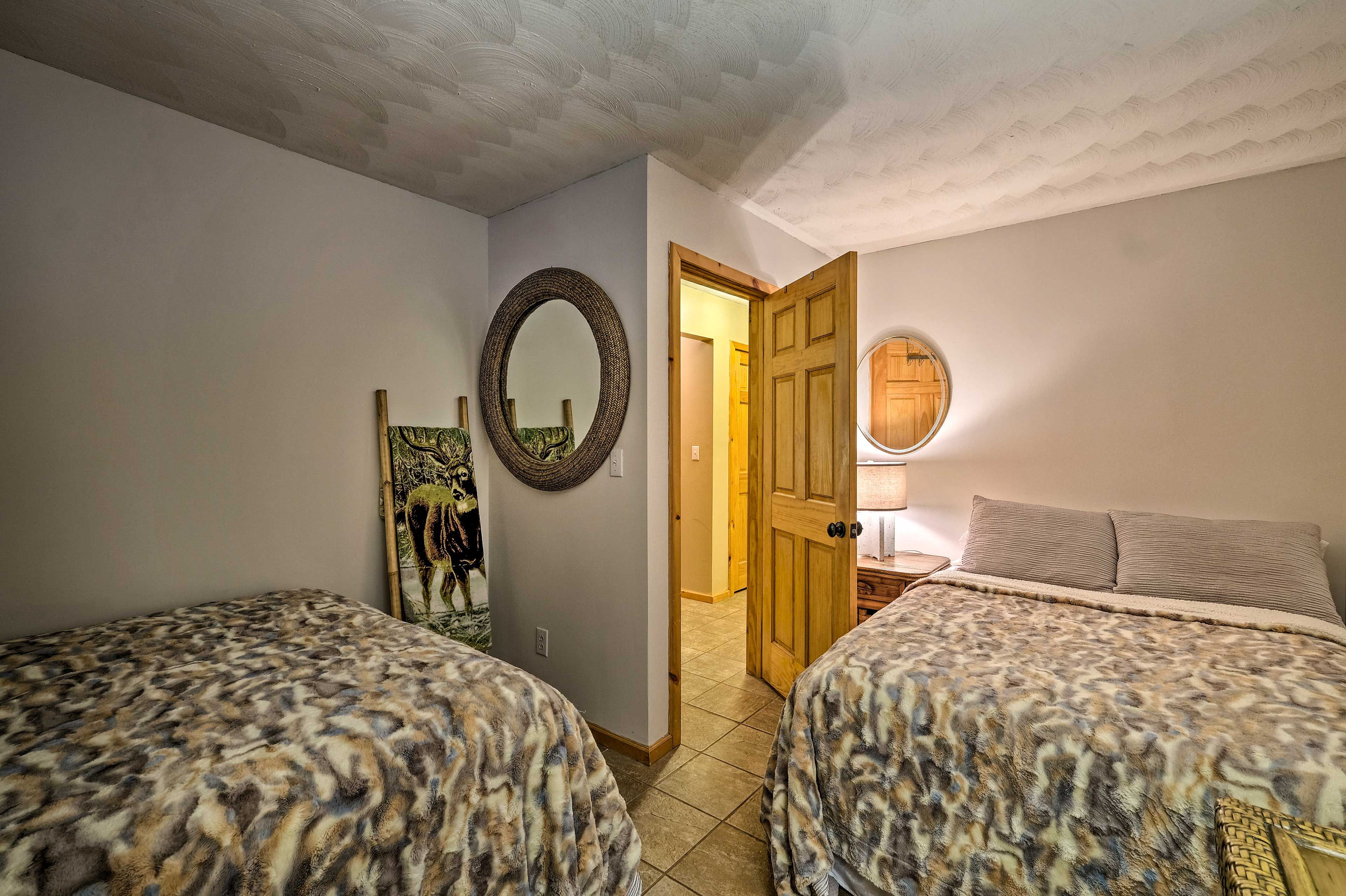 Bedroom 2 | Full Bed | Queen Bed