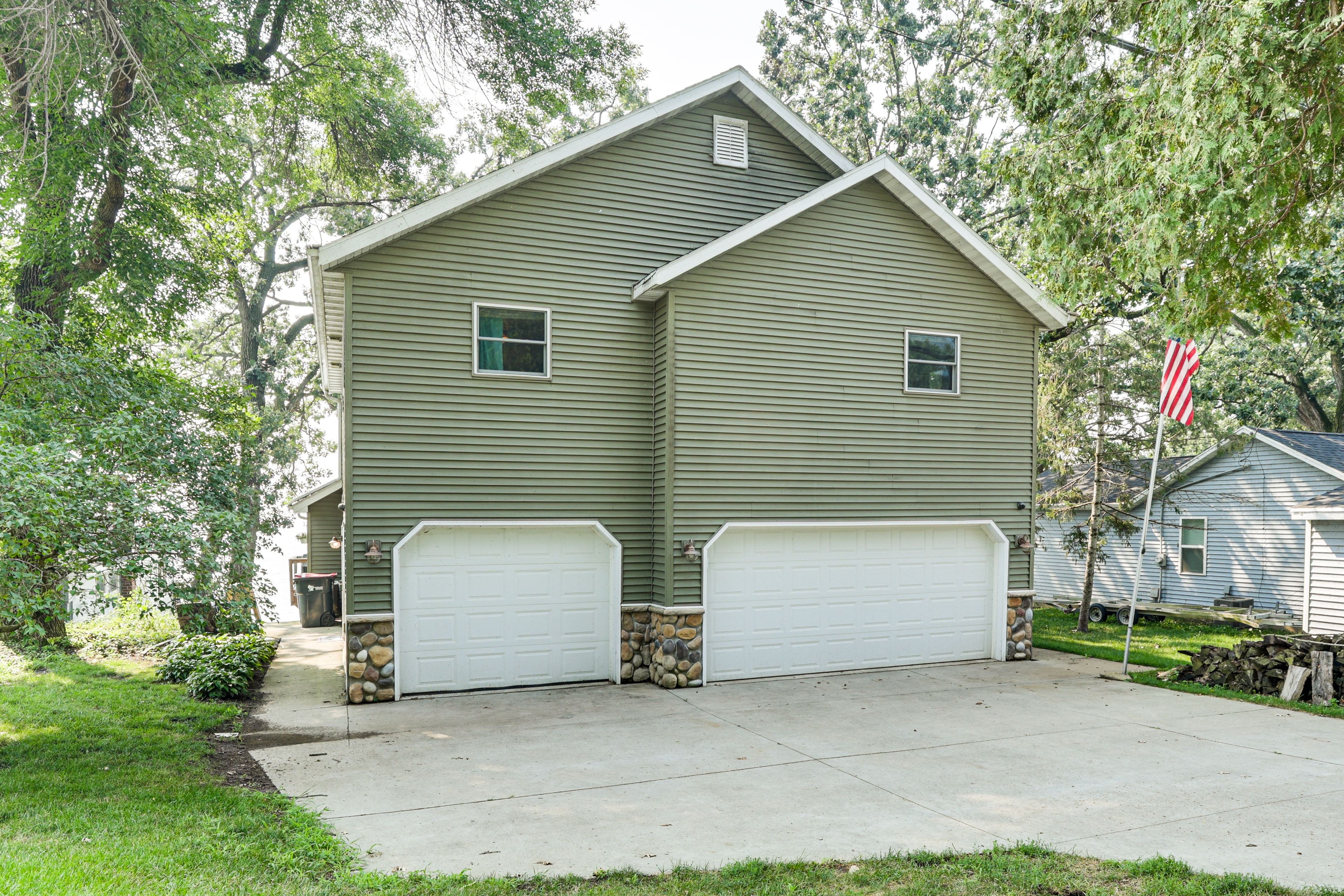 Parking | Garage (2 Vehicles) | Driveway (5 Vehicles)