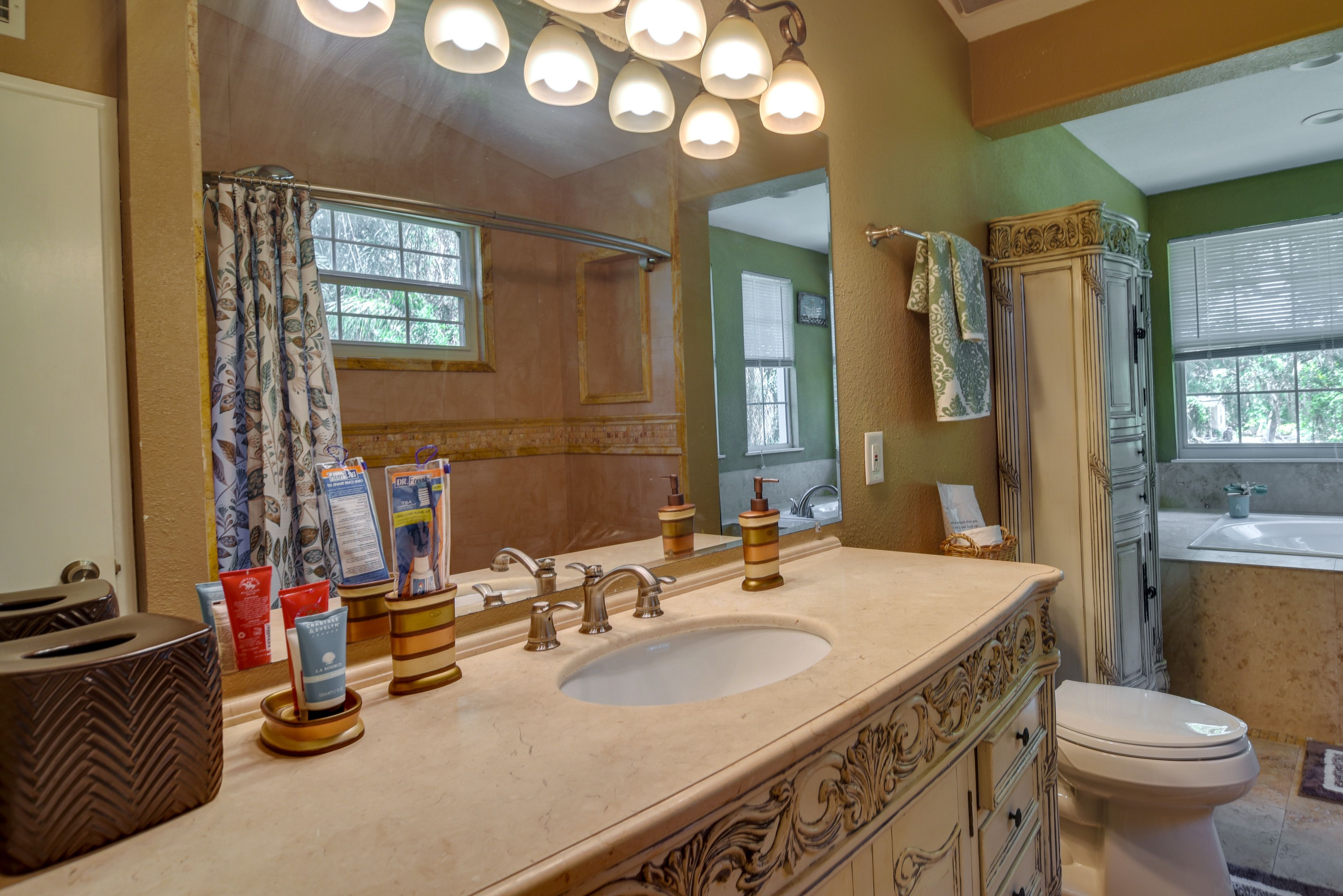 En-Suite Bathroom | Towels Provided