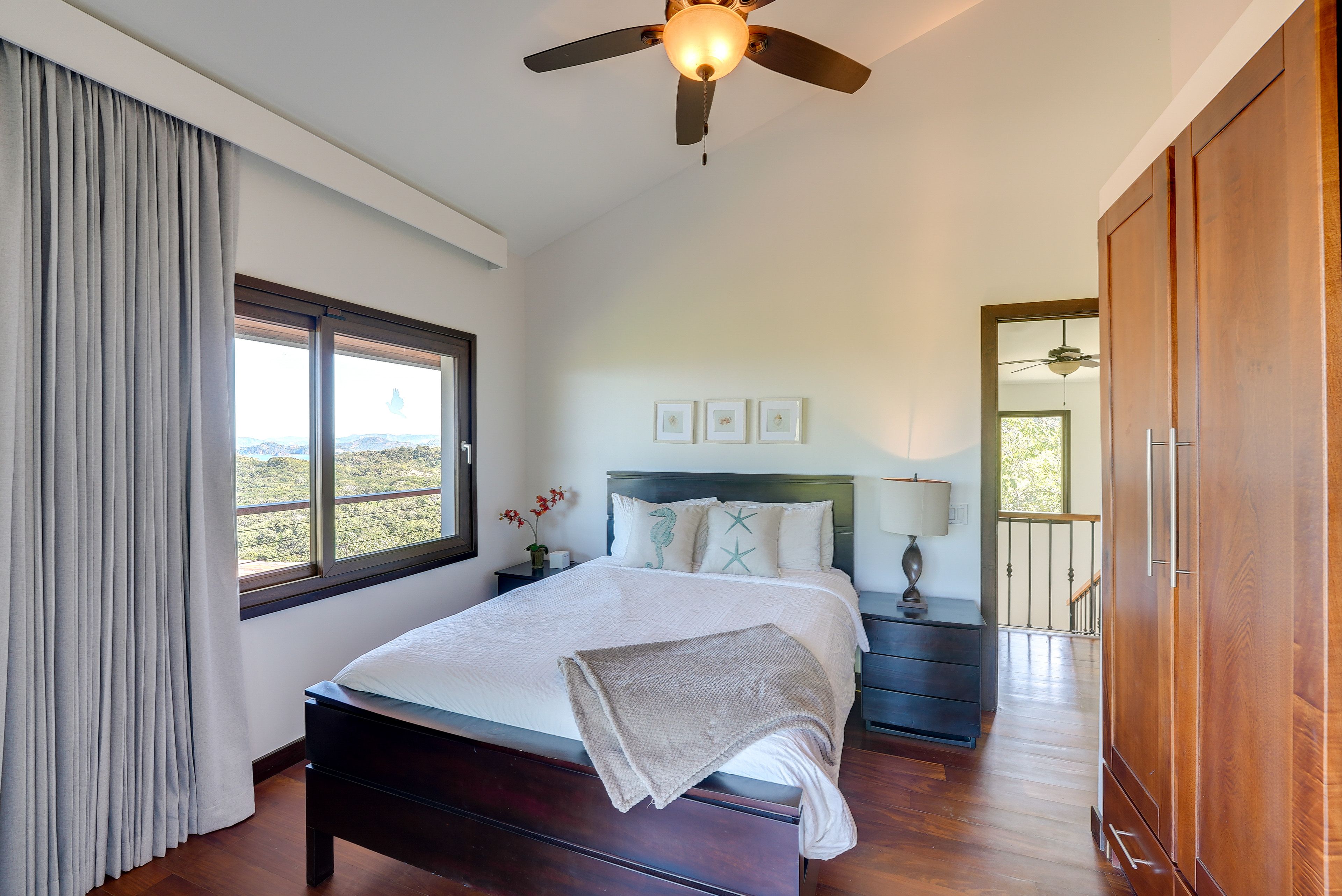 Bedroom 3 | Queen Bed