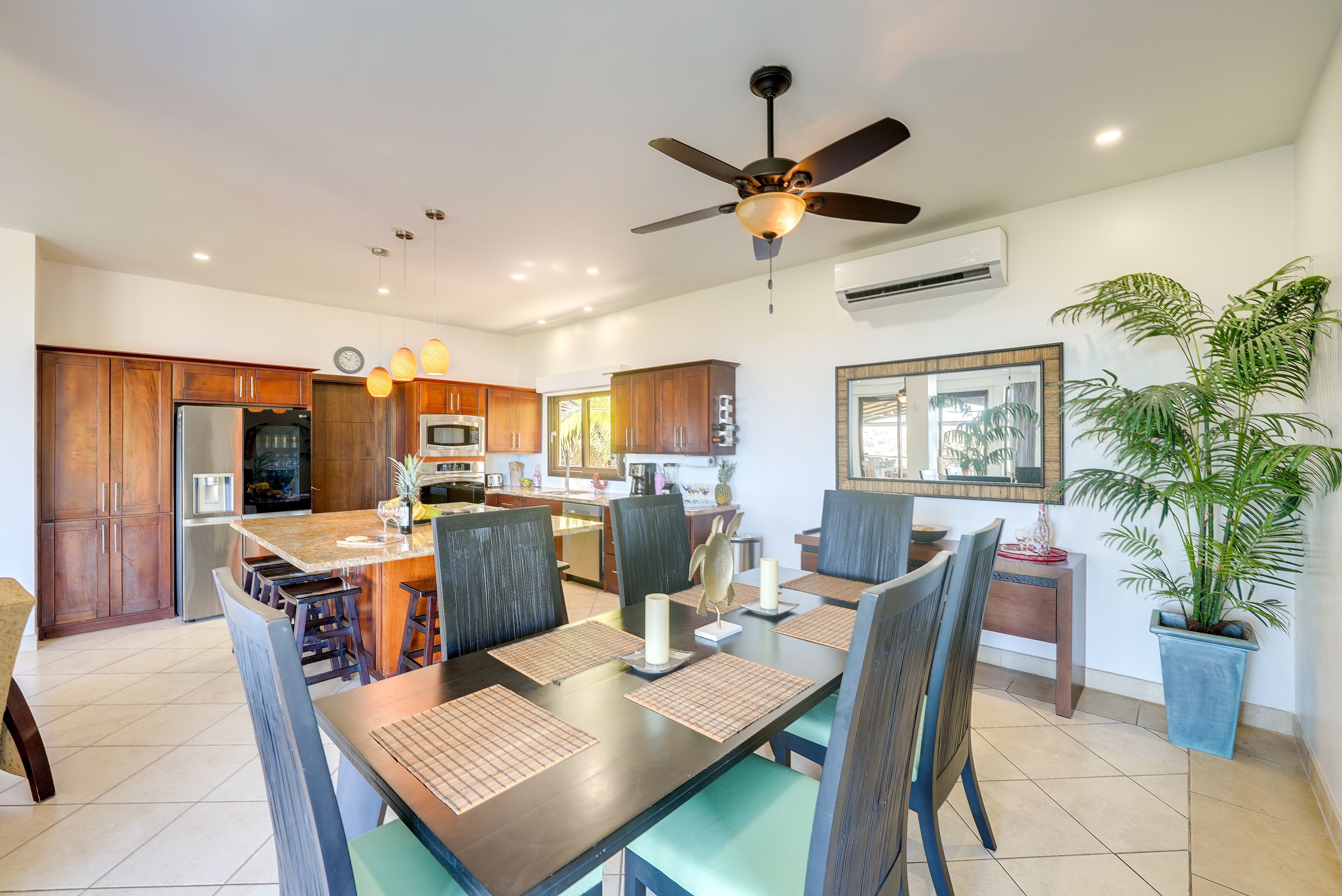 Dining Area | Dishes & Flatware Provided