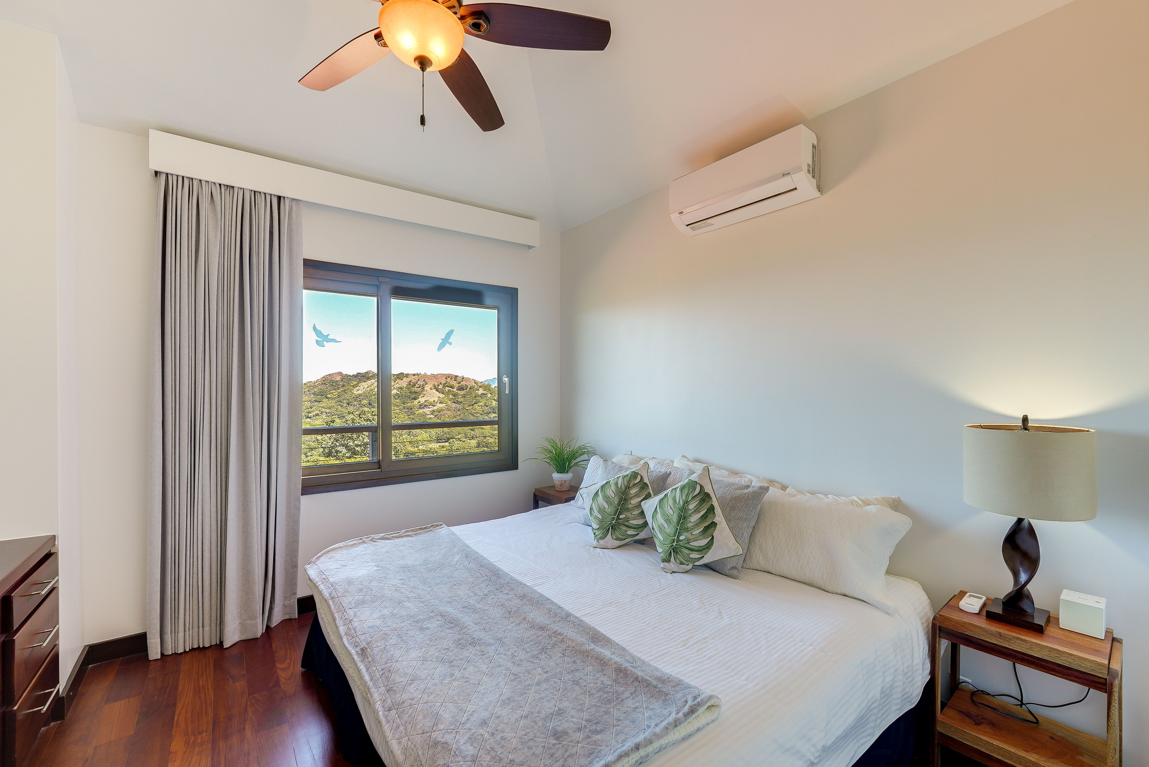 Bedroom 2 | King Bed