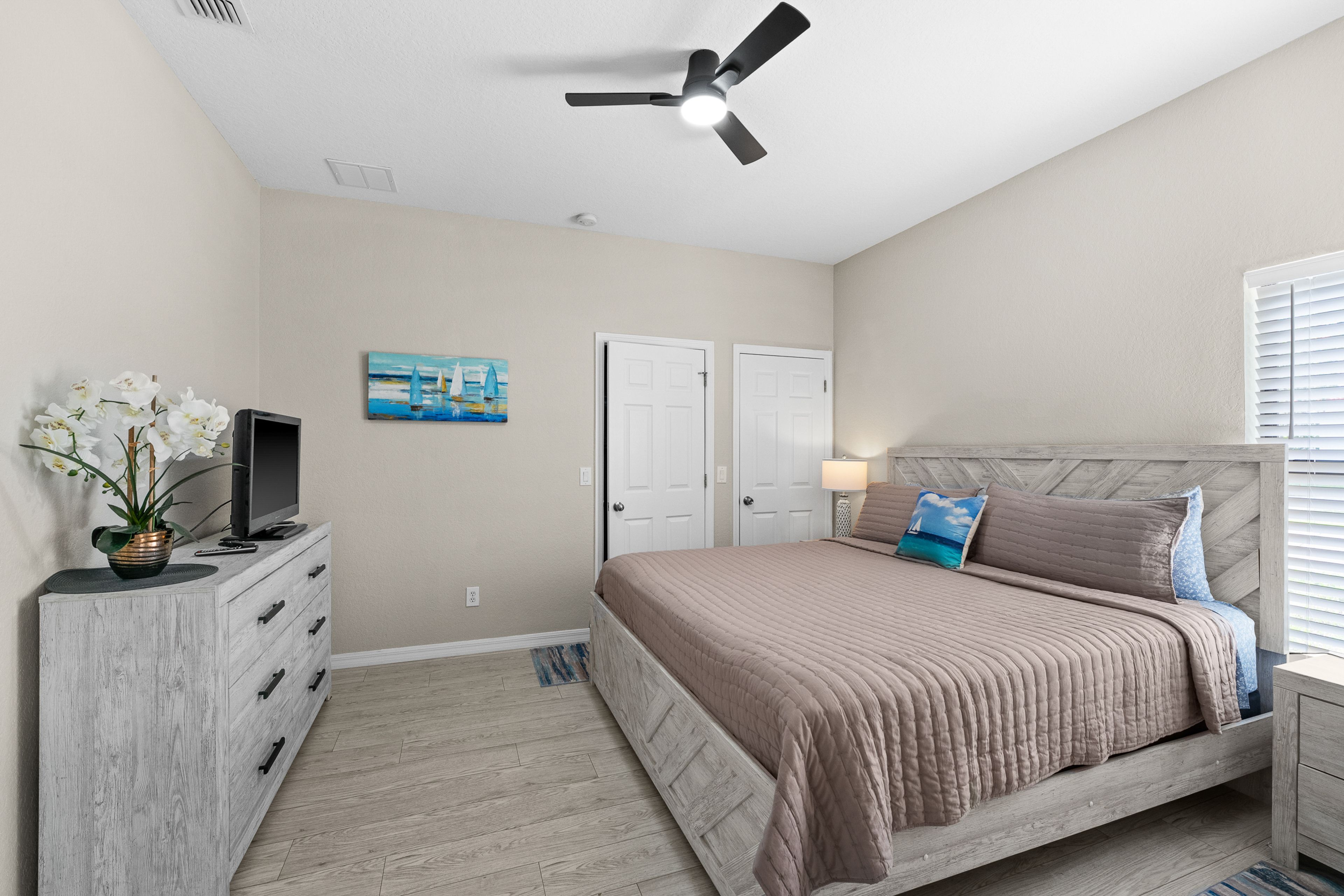 Bedroom 1 | King Bed | Linens Provided