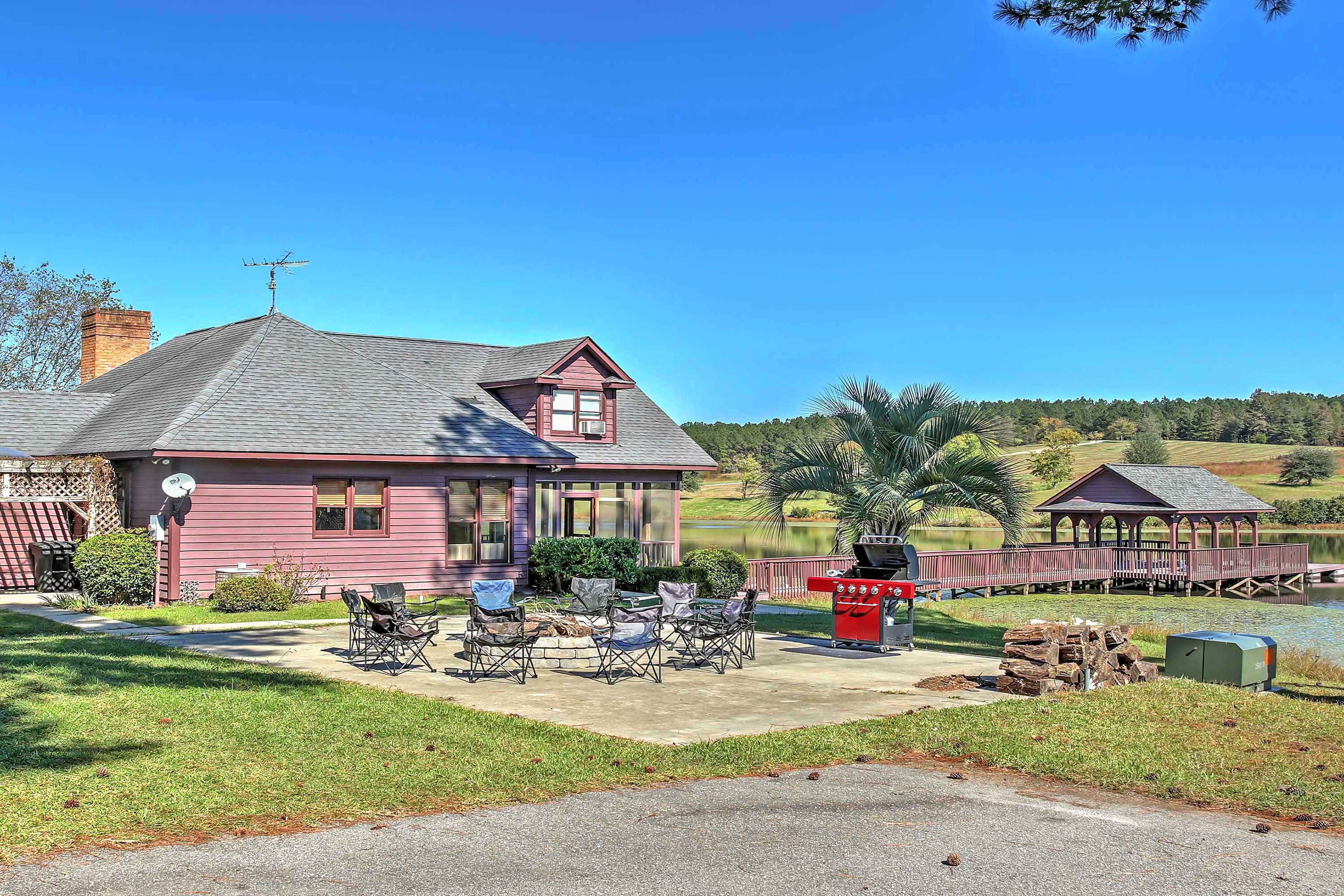 Fire Pit | Outdoor Seating | Private Yard | Gas Grill | Gazebo | Corn Hole