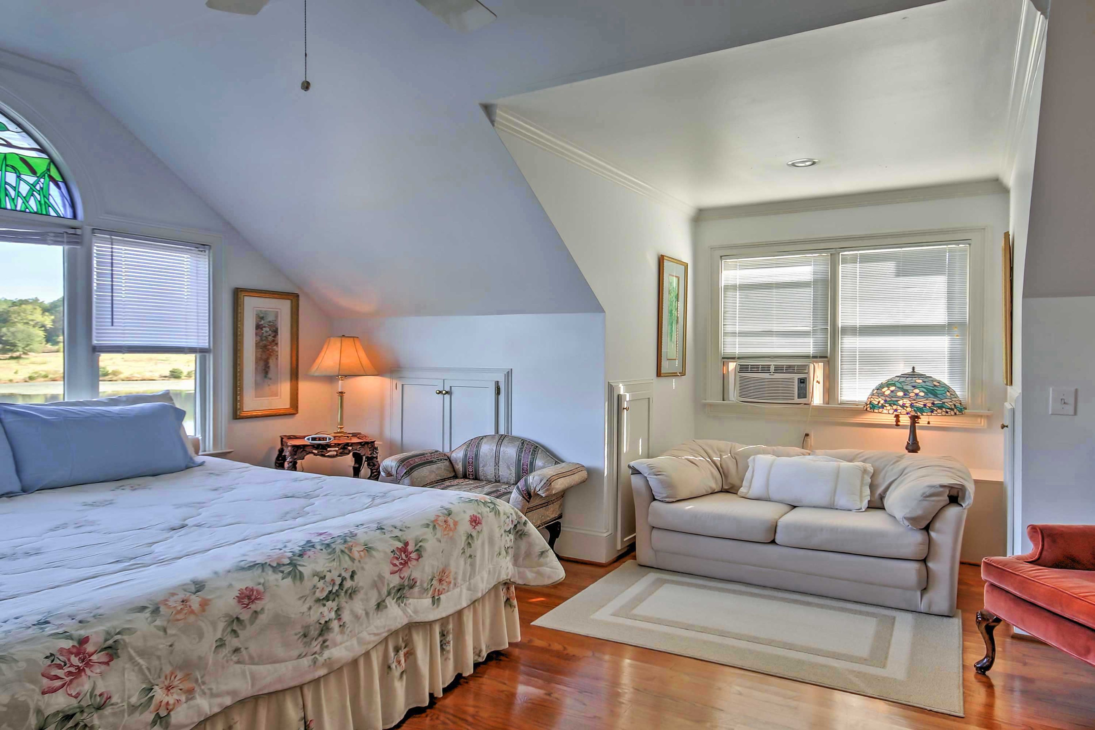 Bedroom 1 | King Bed | Twin Sleeper Sofa | Linens Provided
