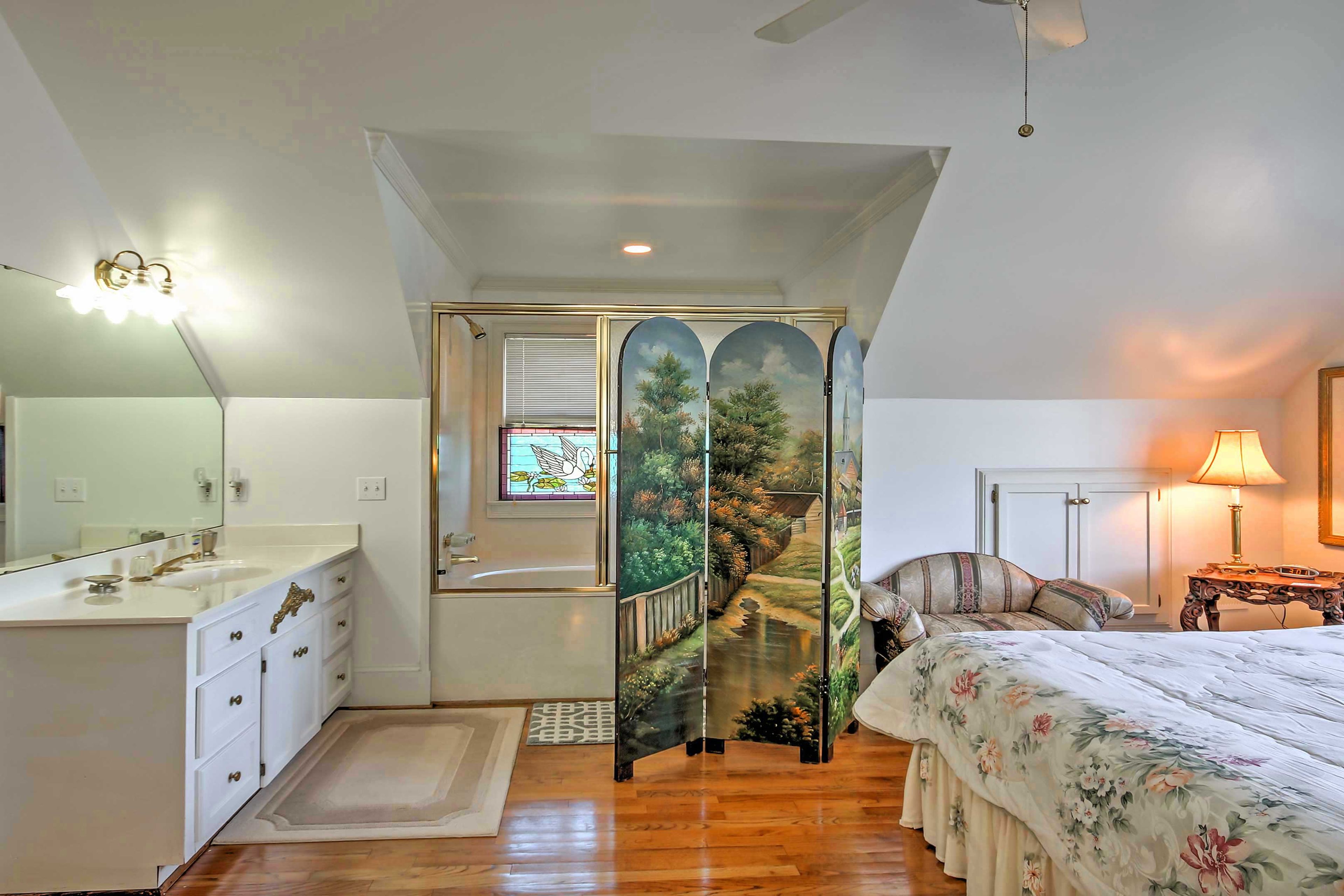 En-Suite Bathroom | Towels Provided