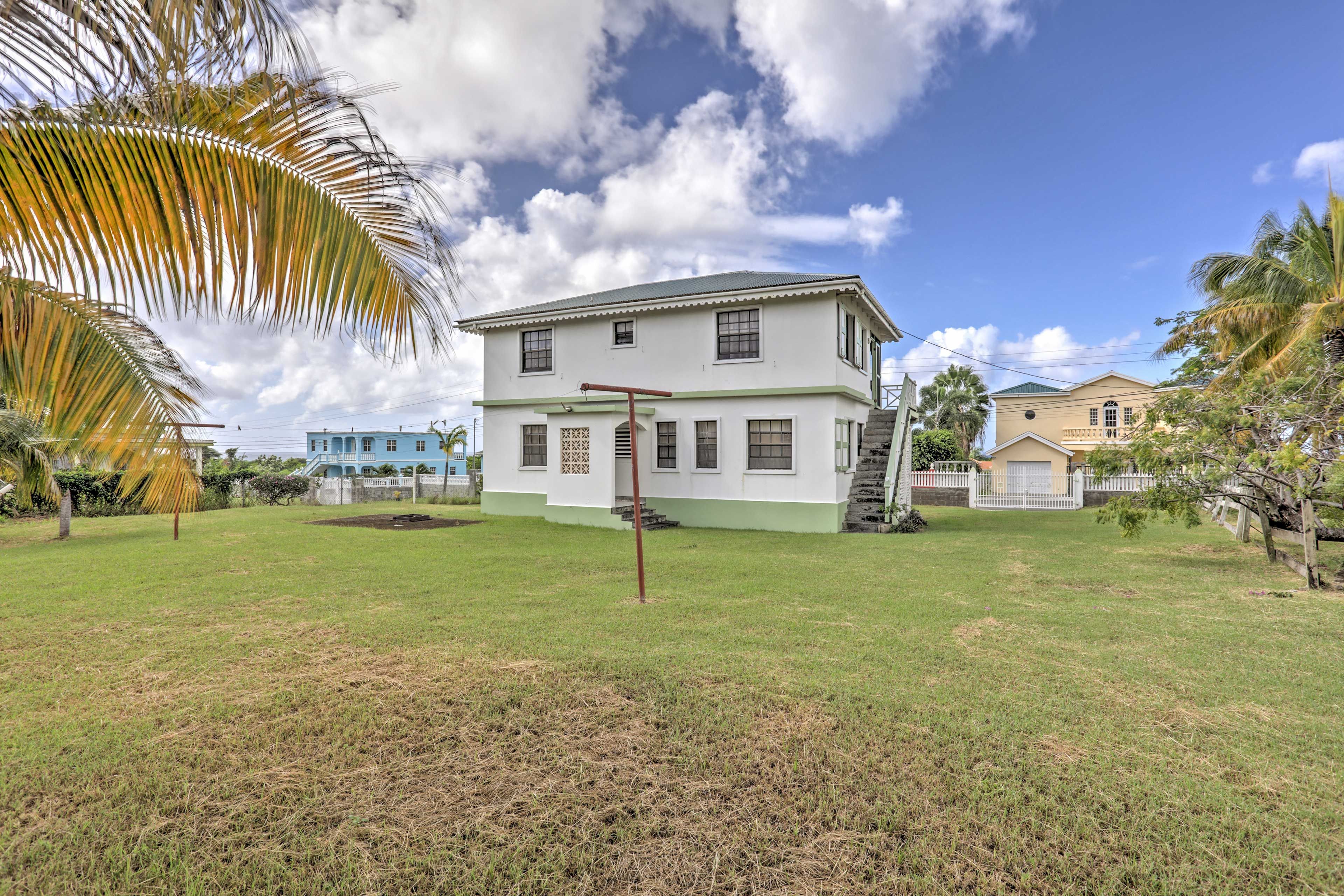Private Yard | Nevis Peak Views