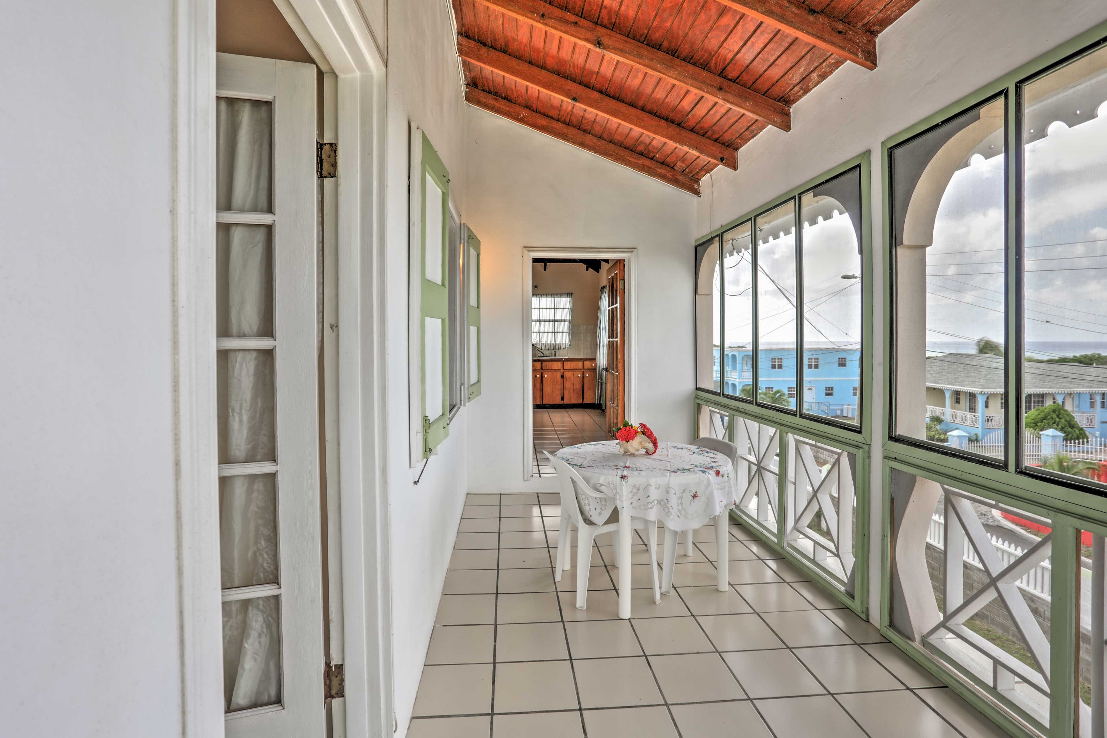 Screened-In Porch | Outdoor Dining