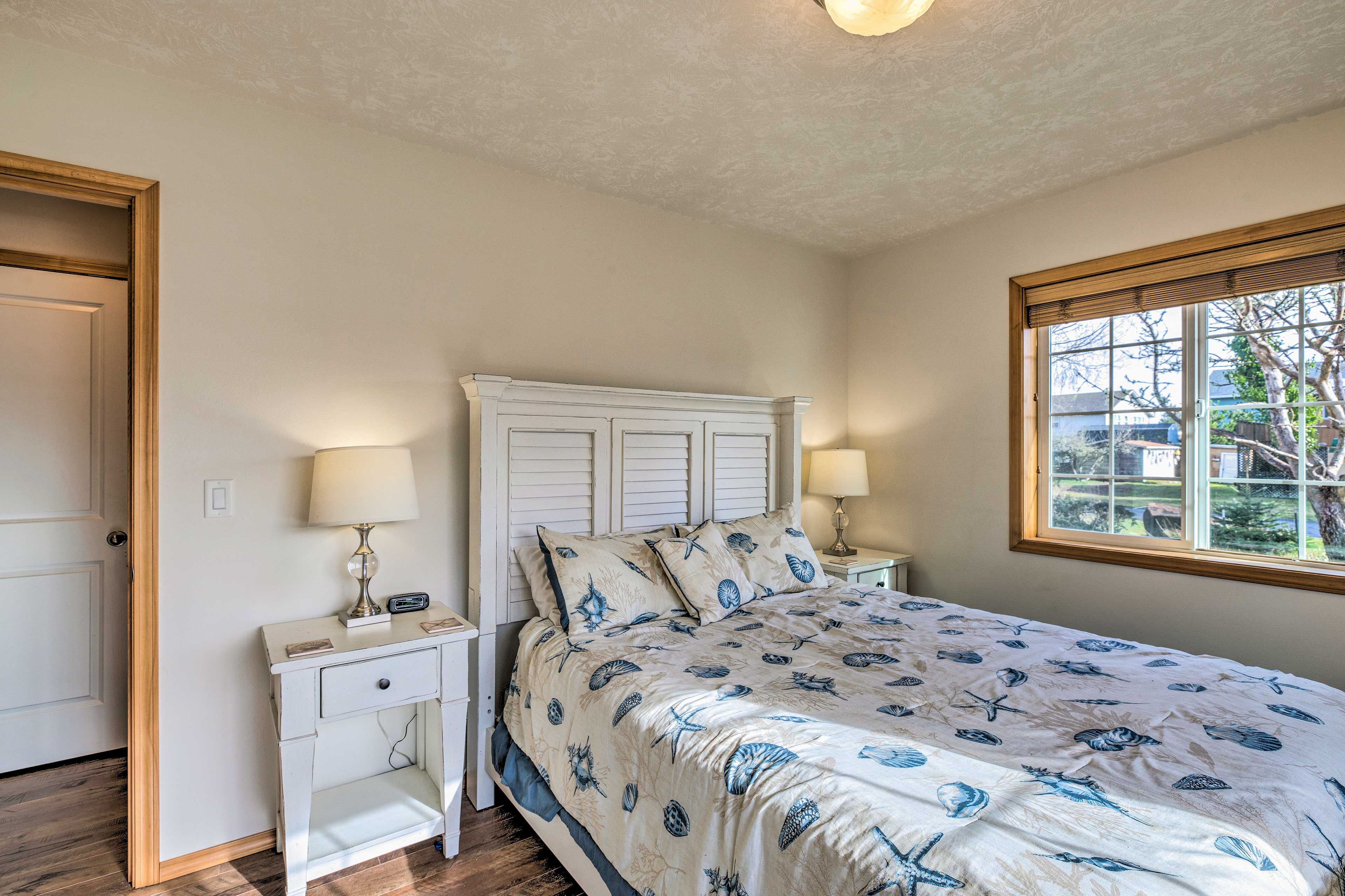 Bedroom 1 | Queen Bed | Linens Provided