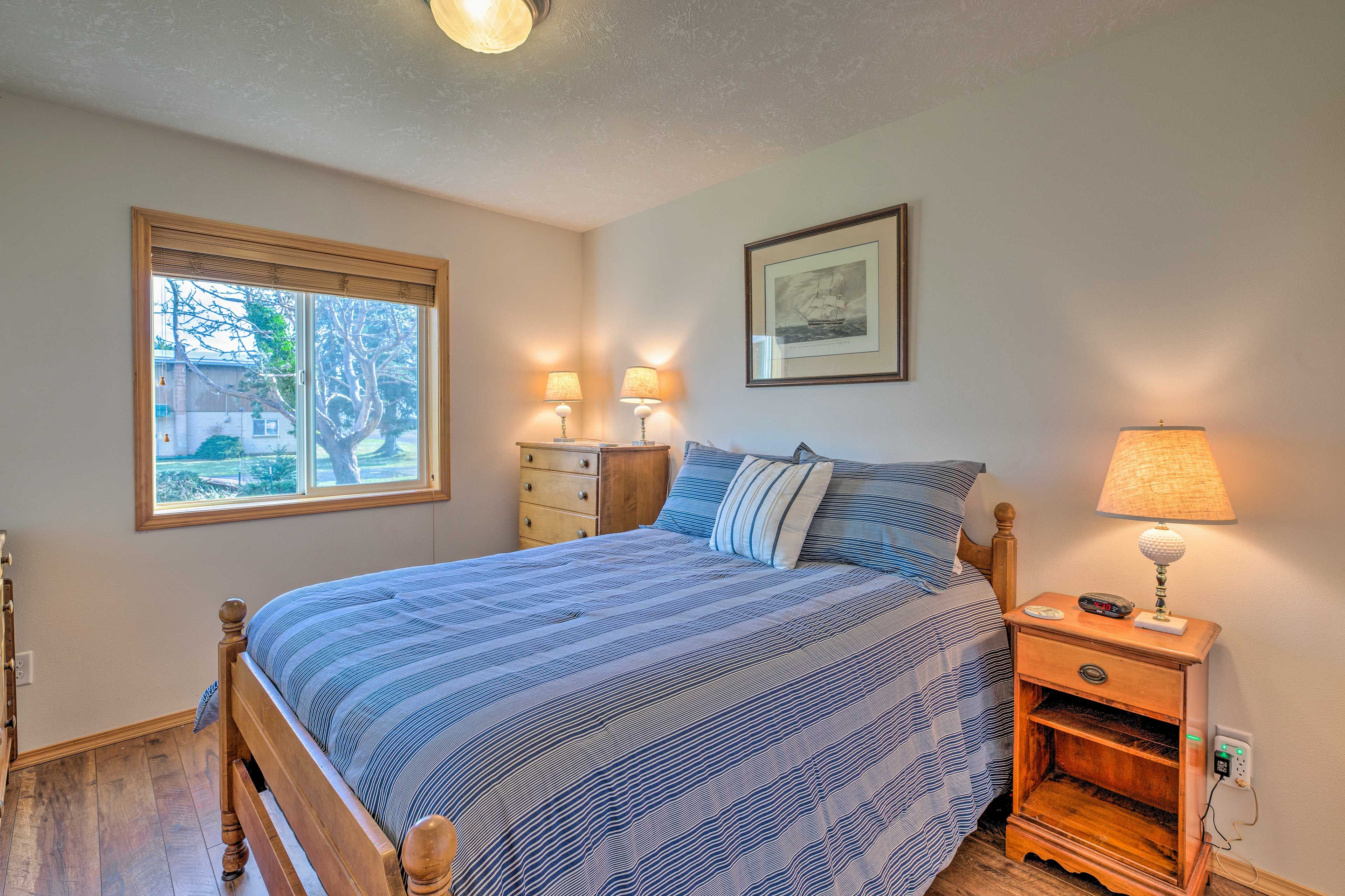 Bedroom 2 | Queen Bed