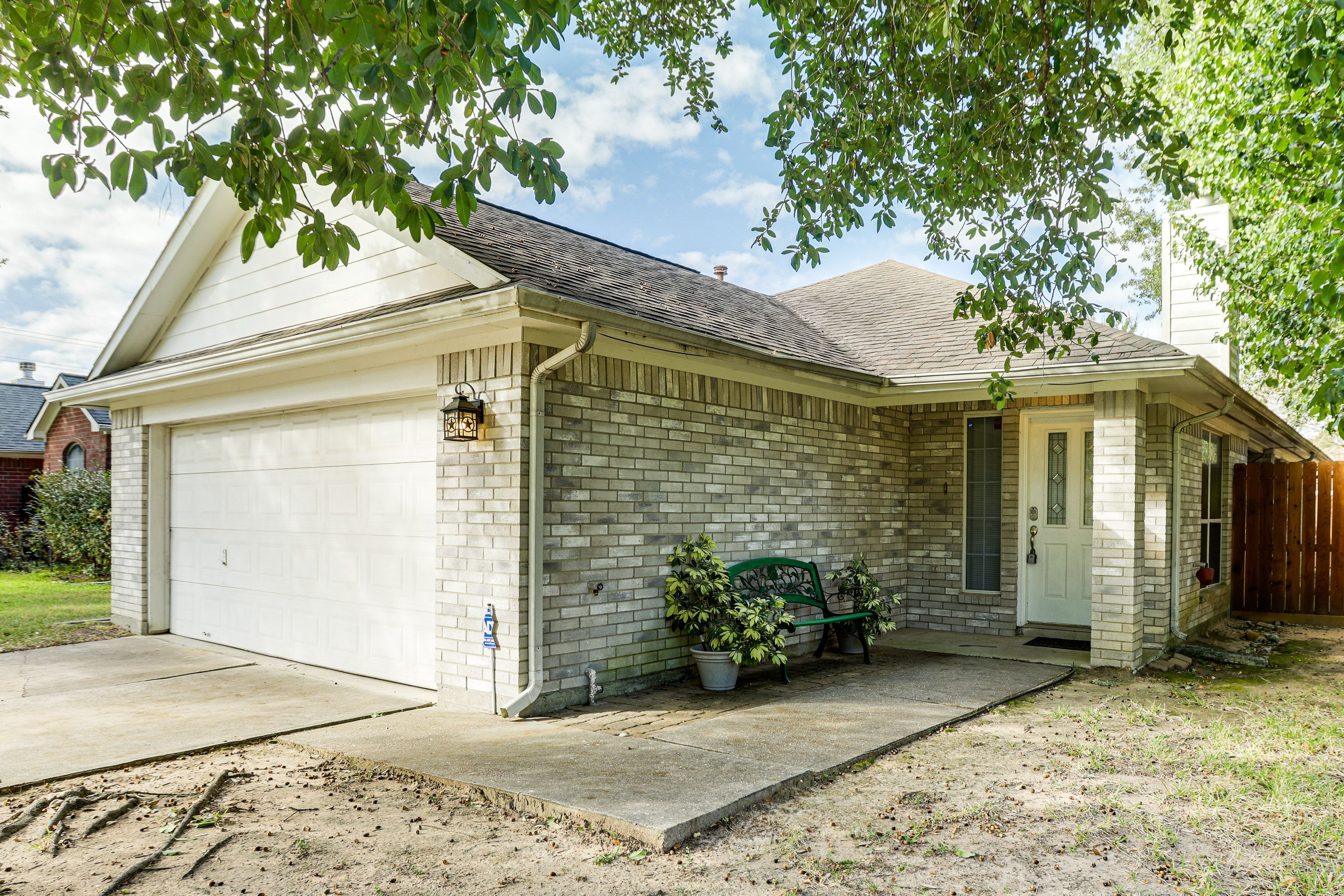 Parking | Driveway (3 Vehicles)
