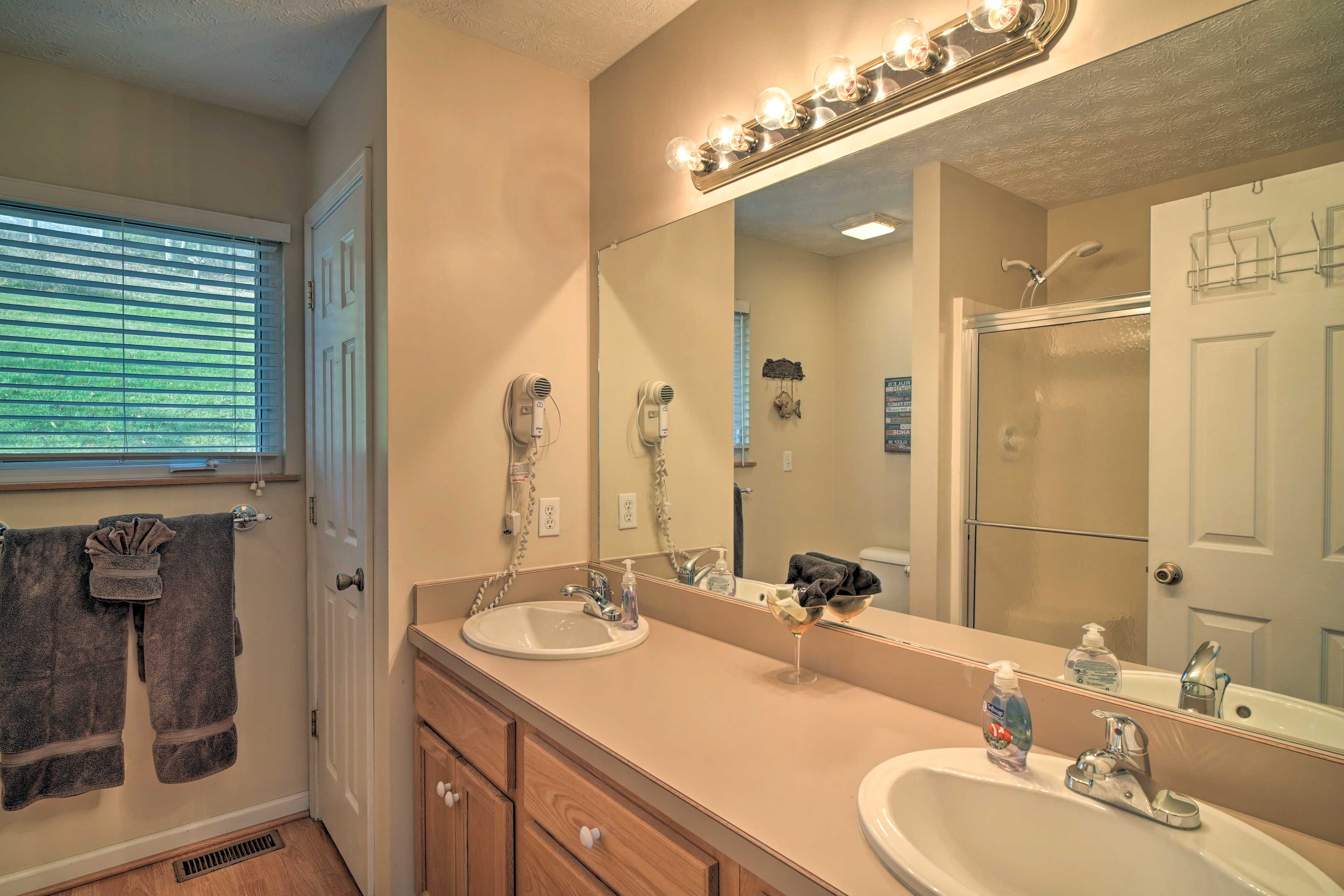 En-Suite Bathroom | Towels Provided