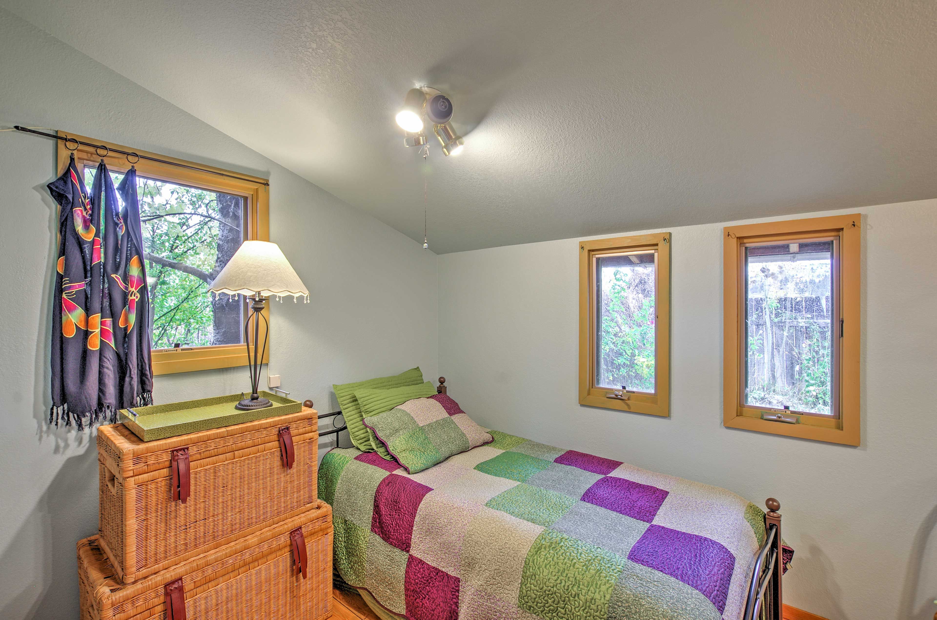 Bedroom 2 | Twin Bed