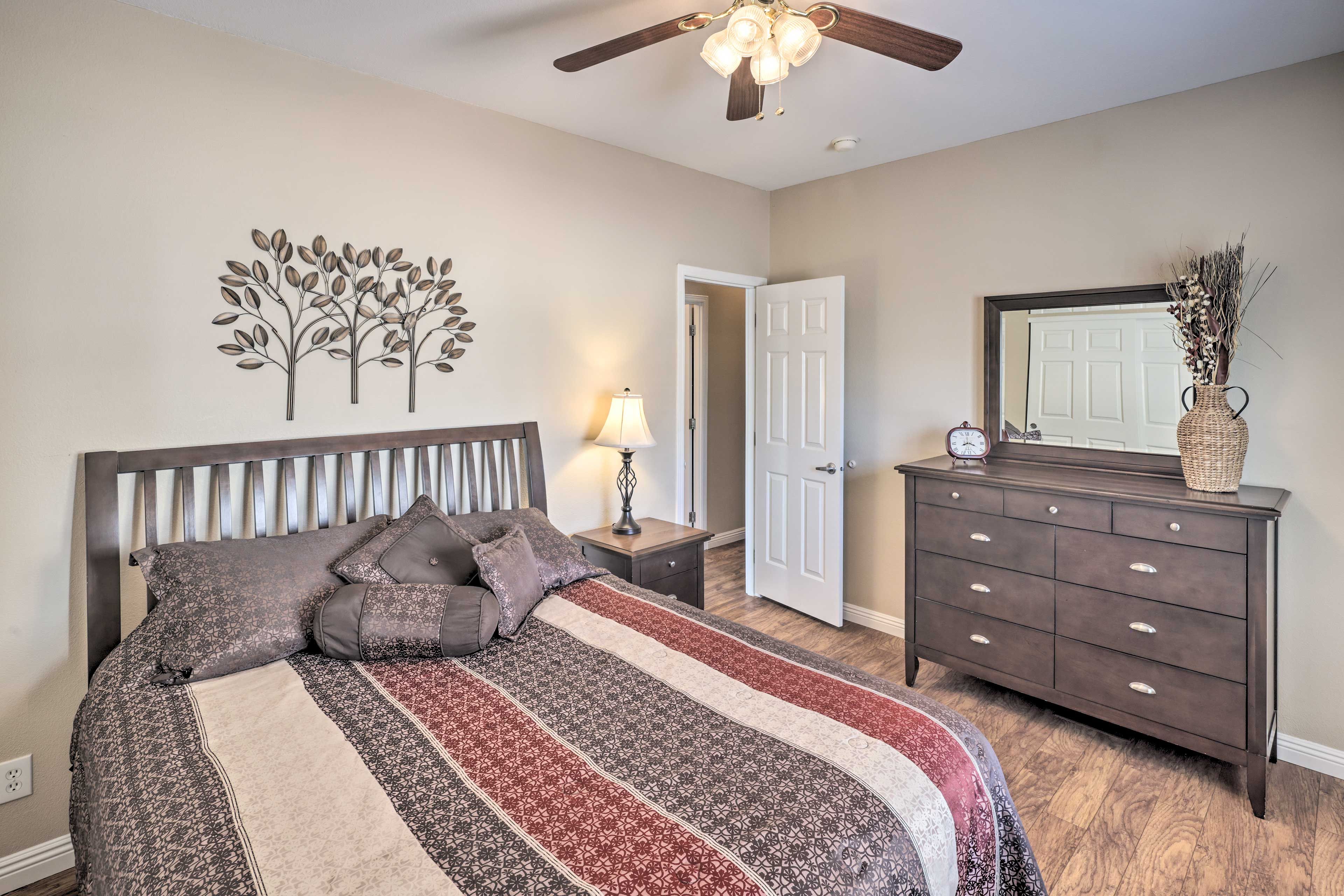 Bedroom 2 | Queen Bed