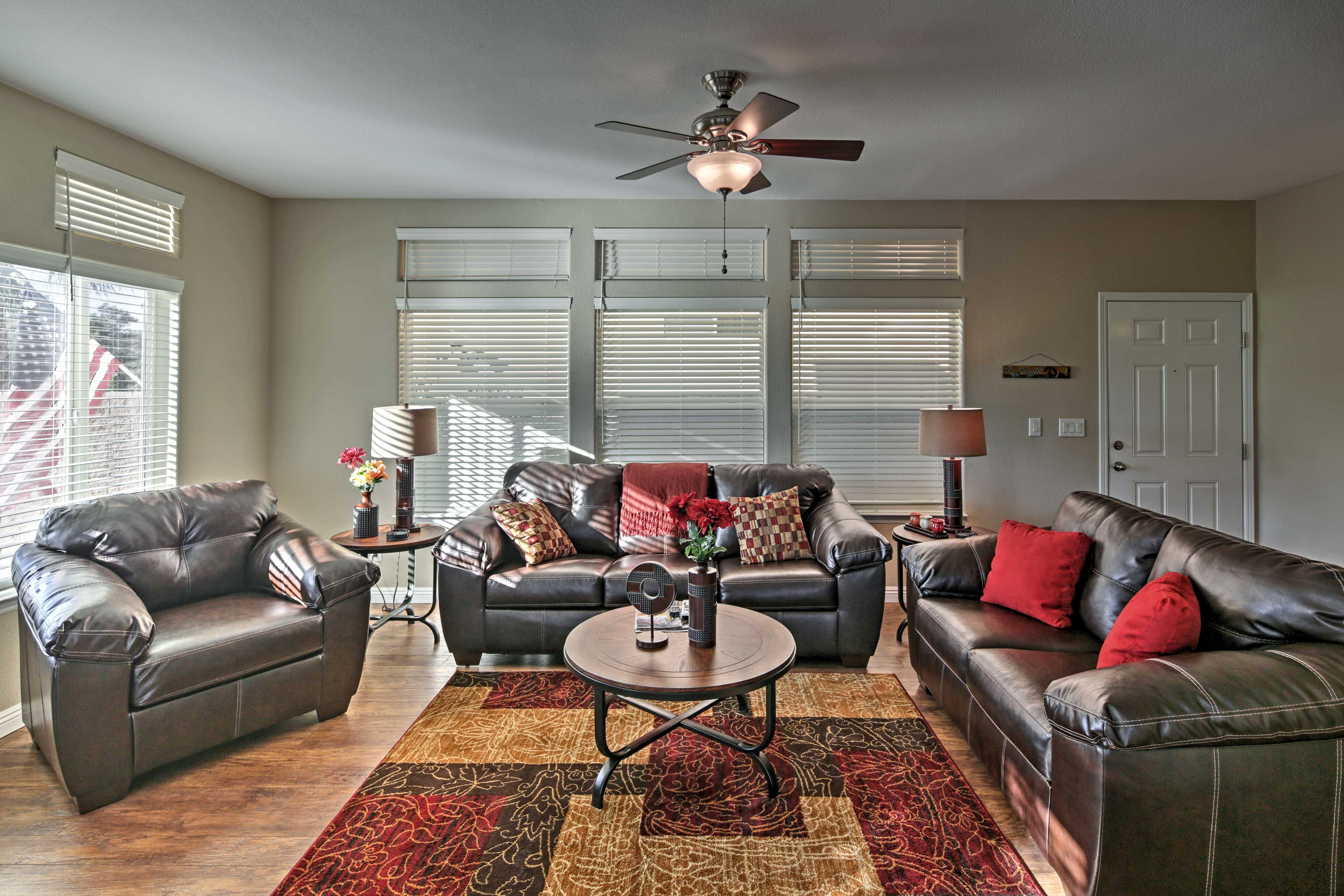 Living Room | Free WiFi | Cable TV | A/C | Central Heat