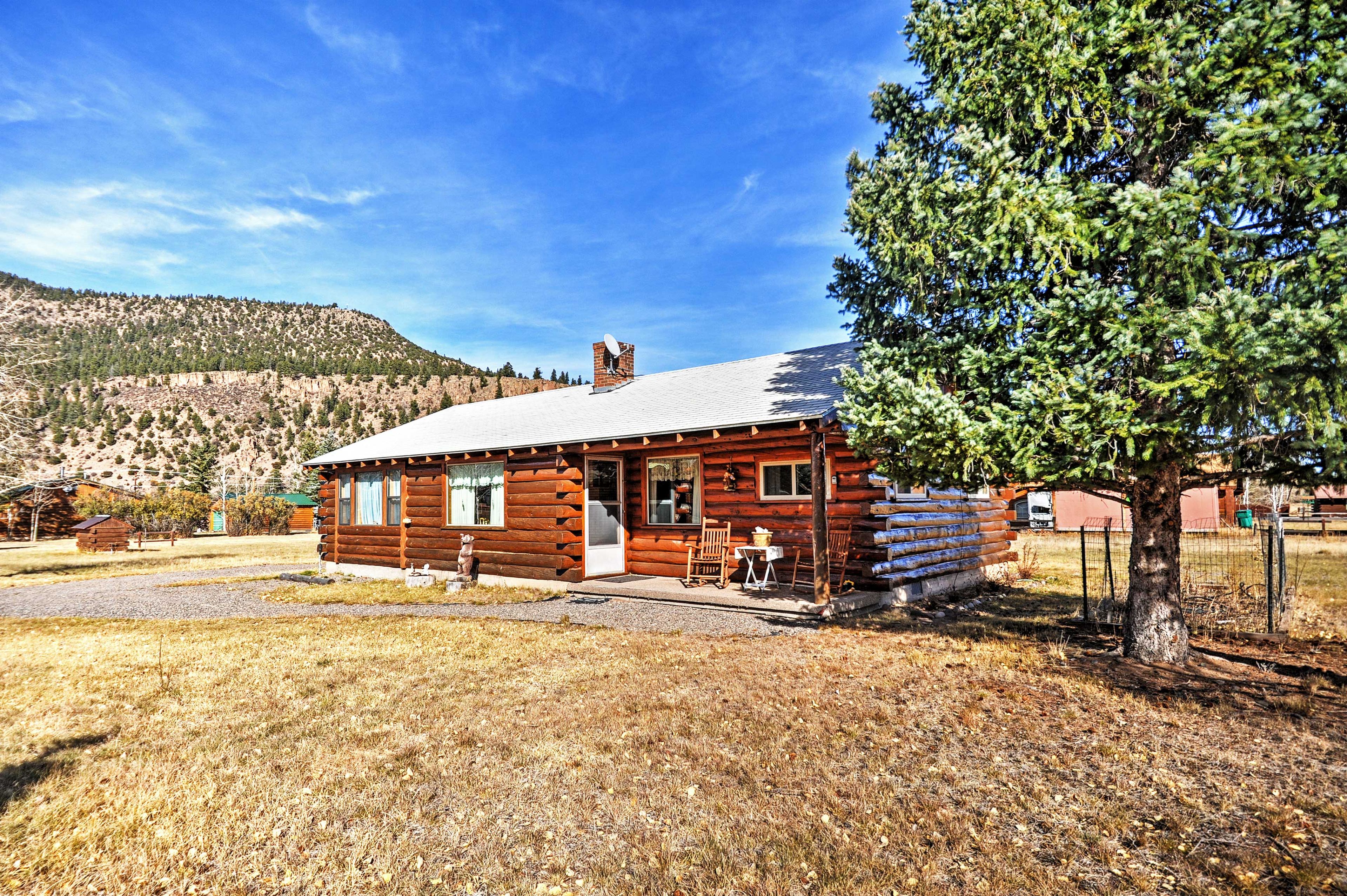 South Fork Vacation Rental | 2BR | 1BA | 1,000 Sq Ft | 1 Step for Access