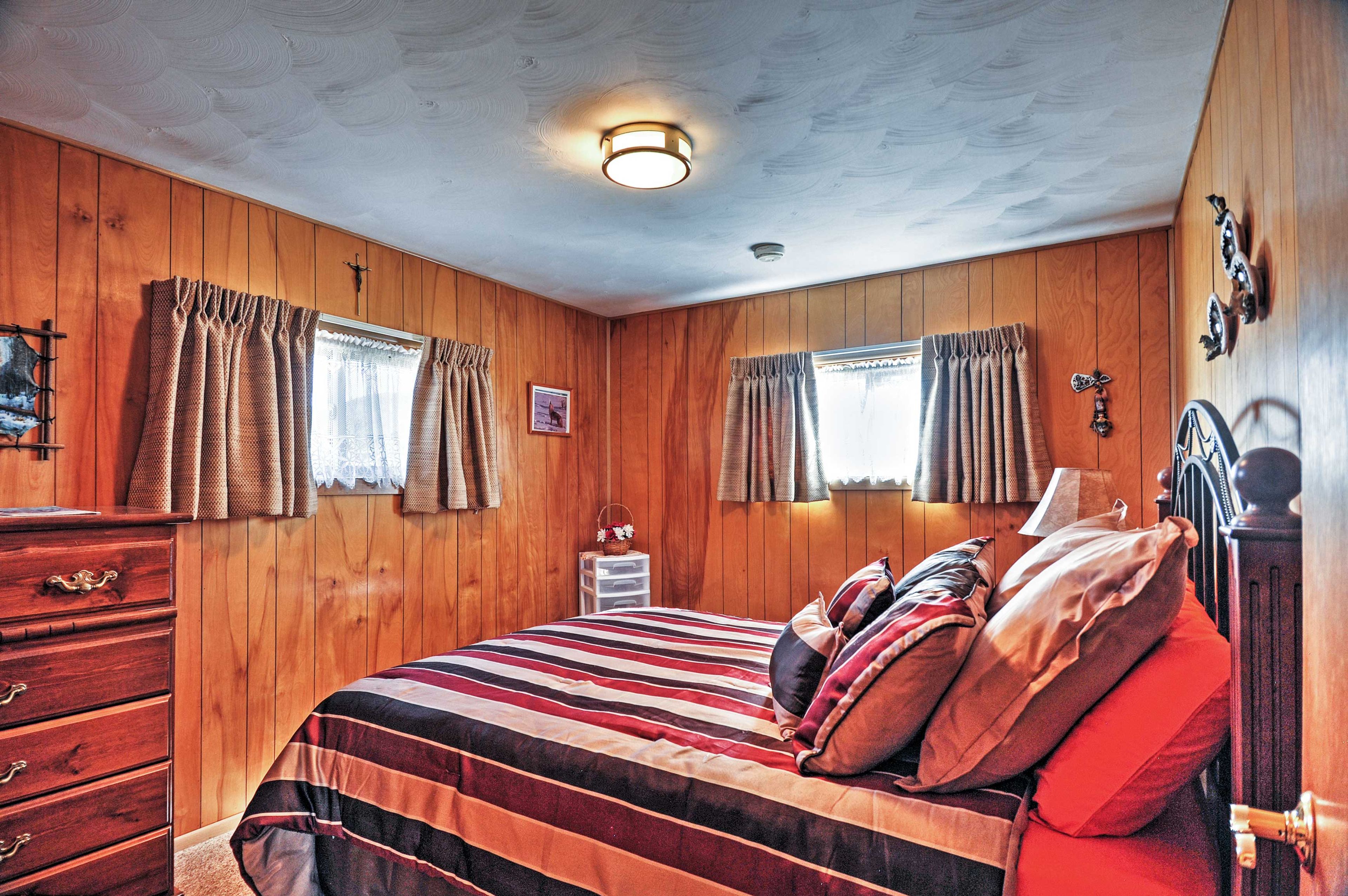 Bedroom 1 | Queen Bed | Linens Provided