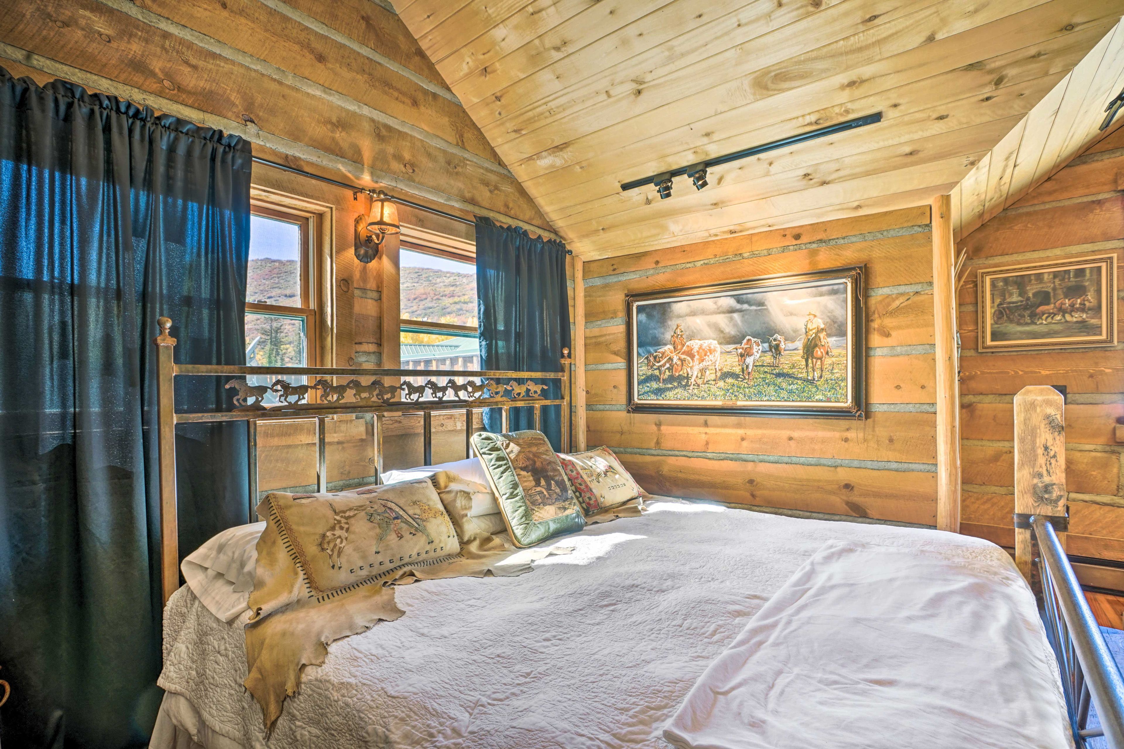Sleeping Area | King Bed