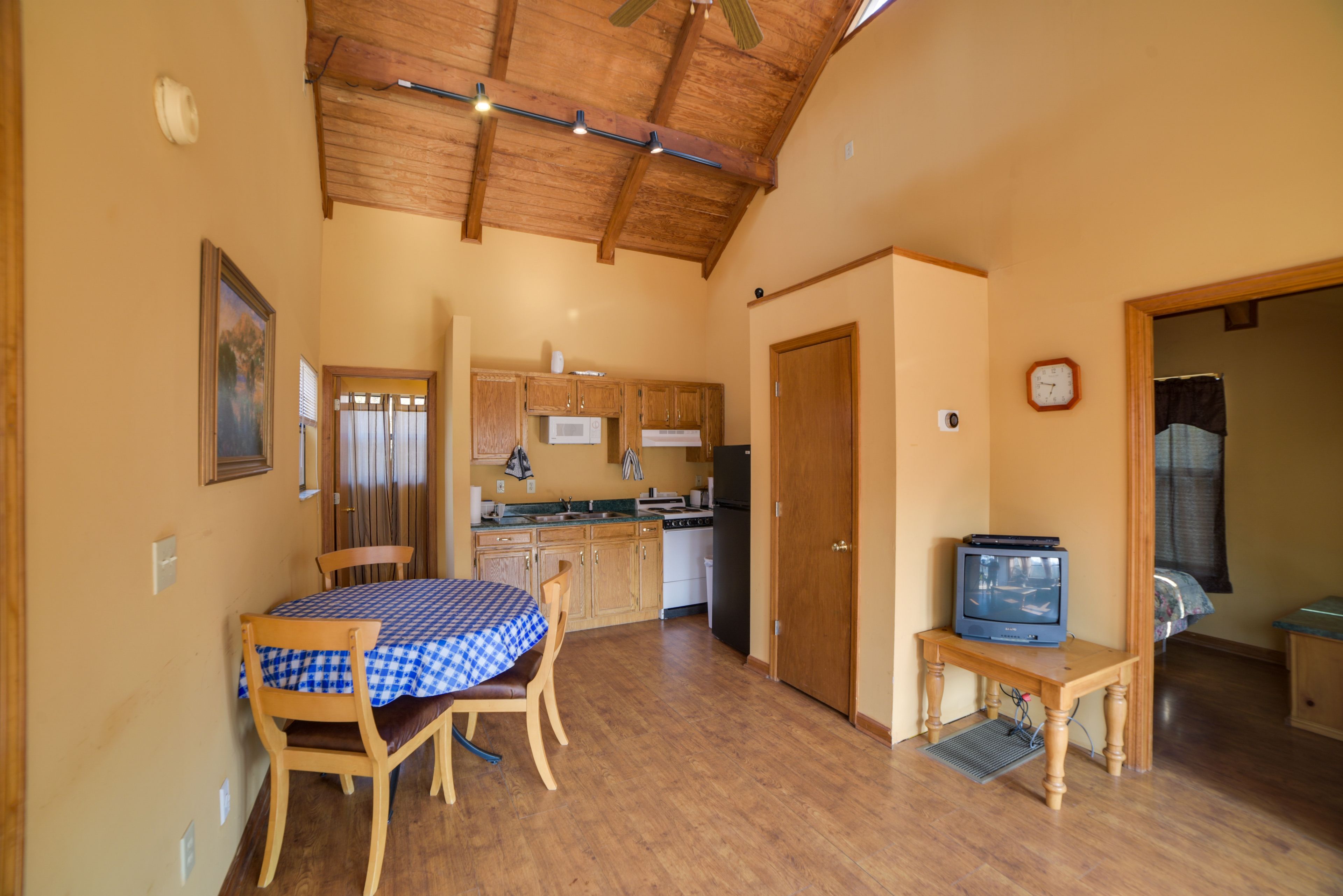 Dining & Kitchen Area