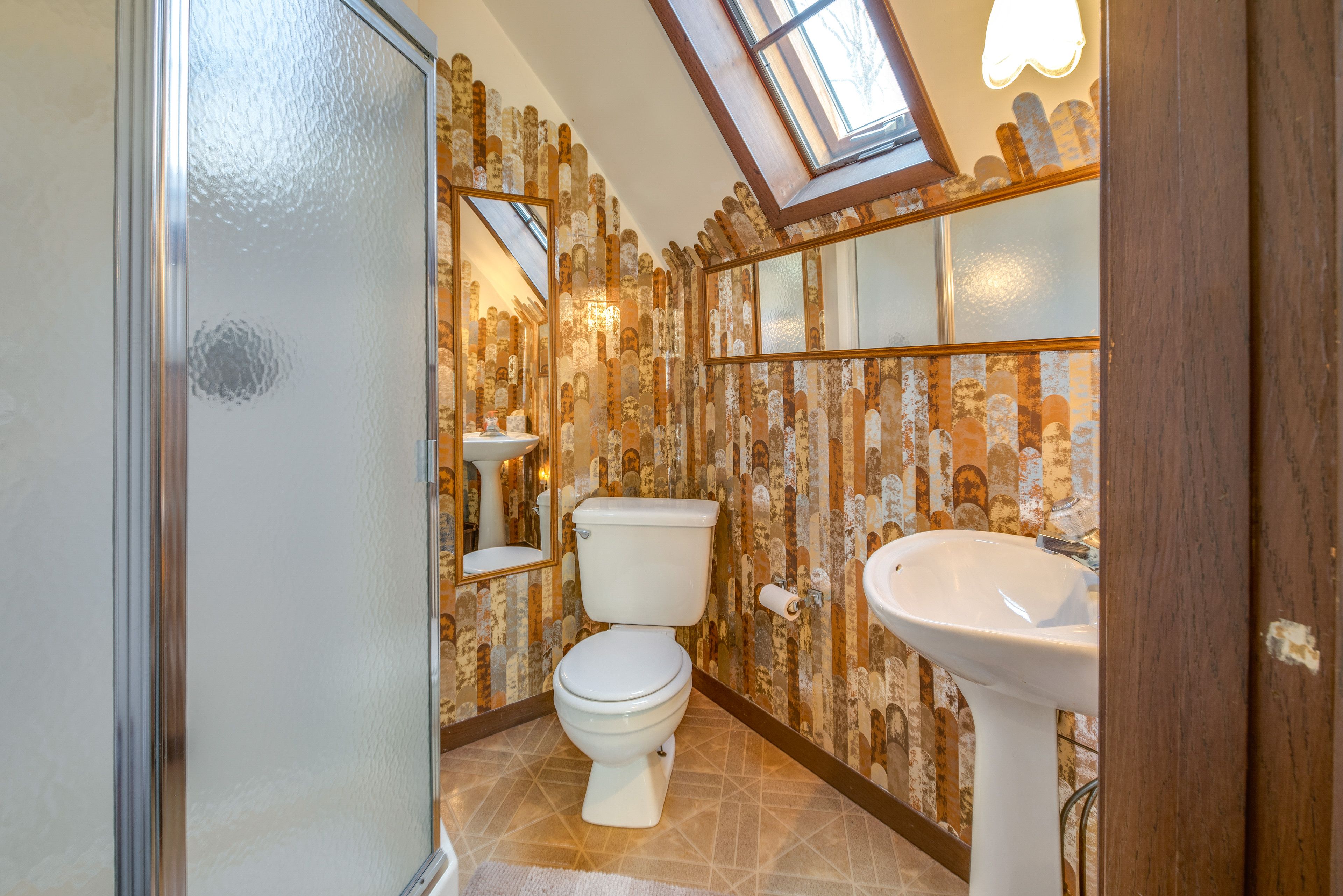 Bathroom | 2nd Floor
