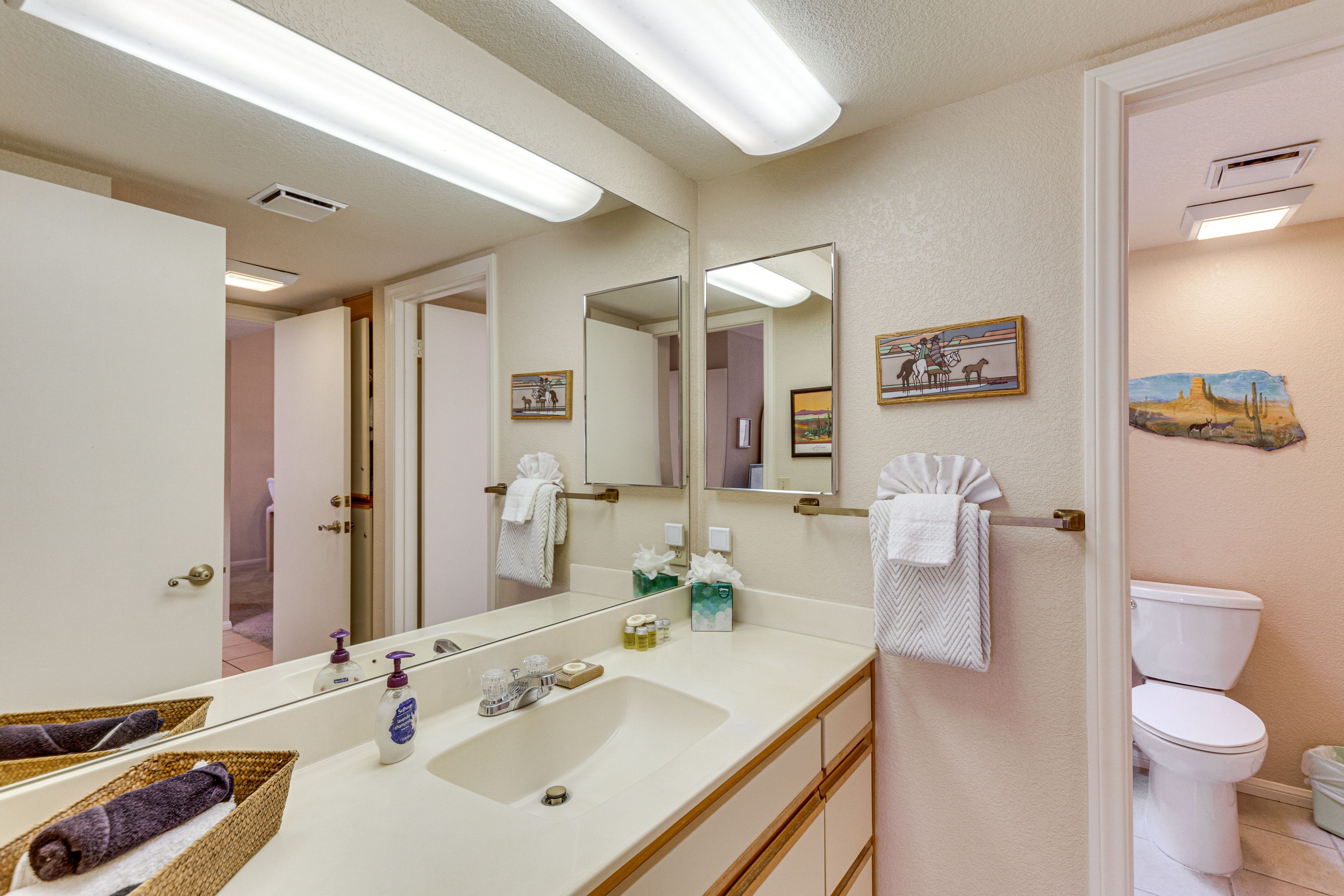 Full Bathroom | Complimentary Toiletries