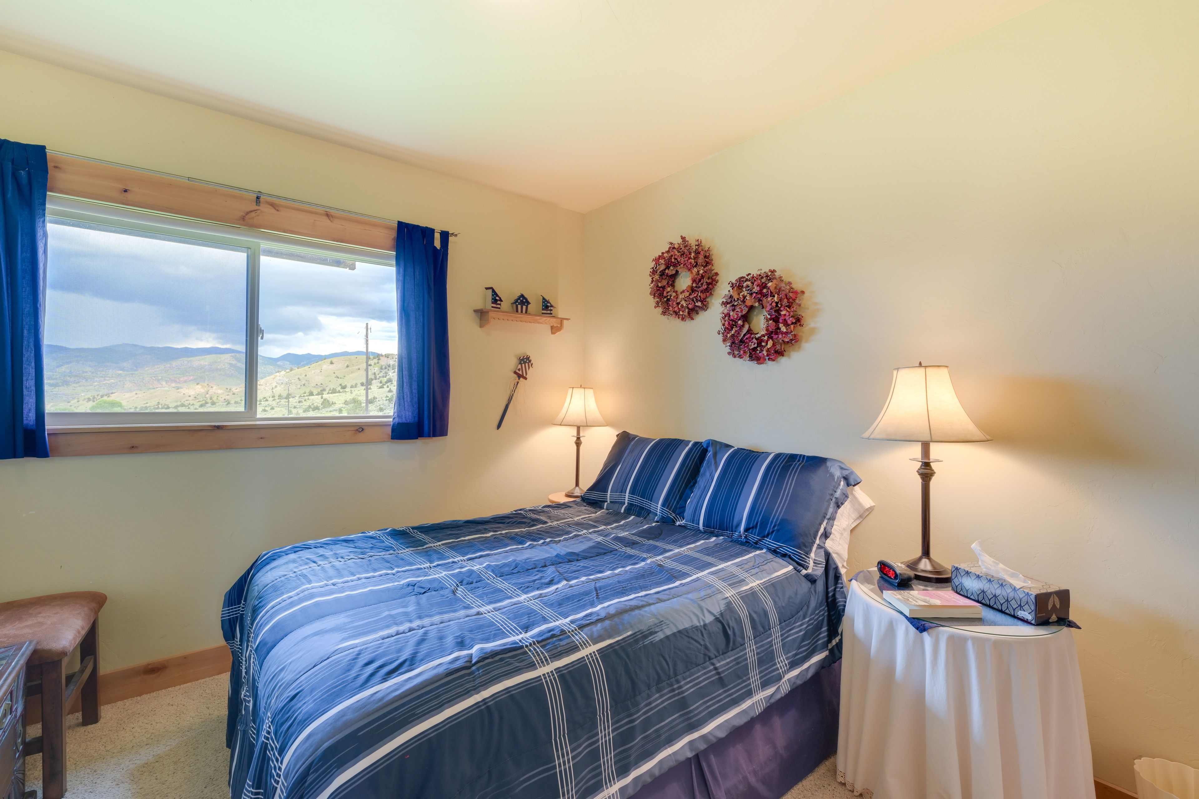 Bedroom 2 | Queen Bed