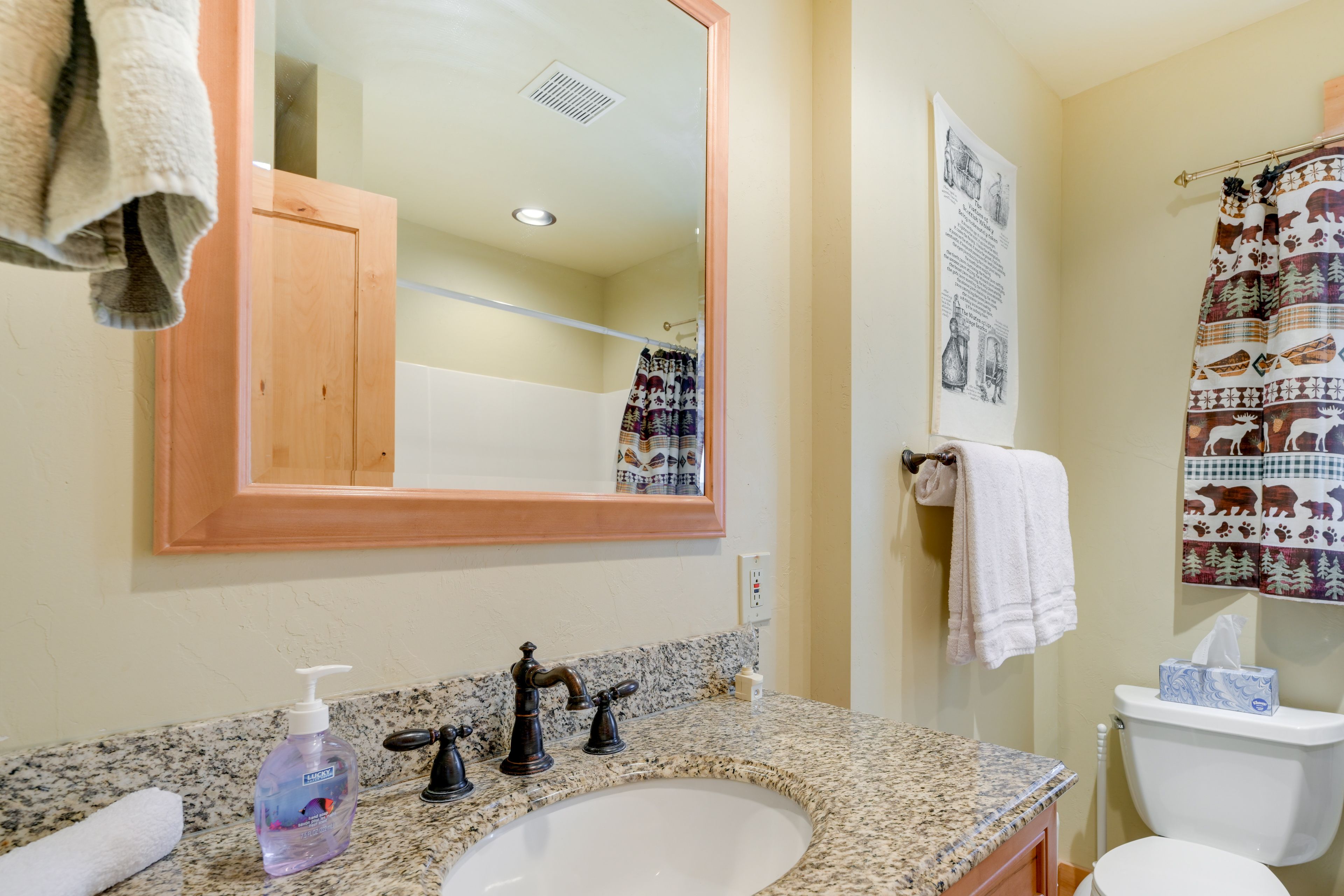 Full Bathroom | Complimentary Toiletries