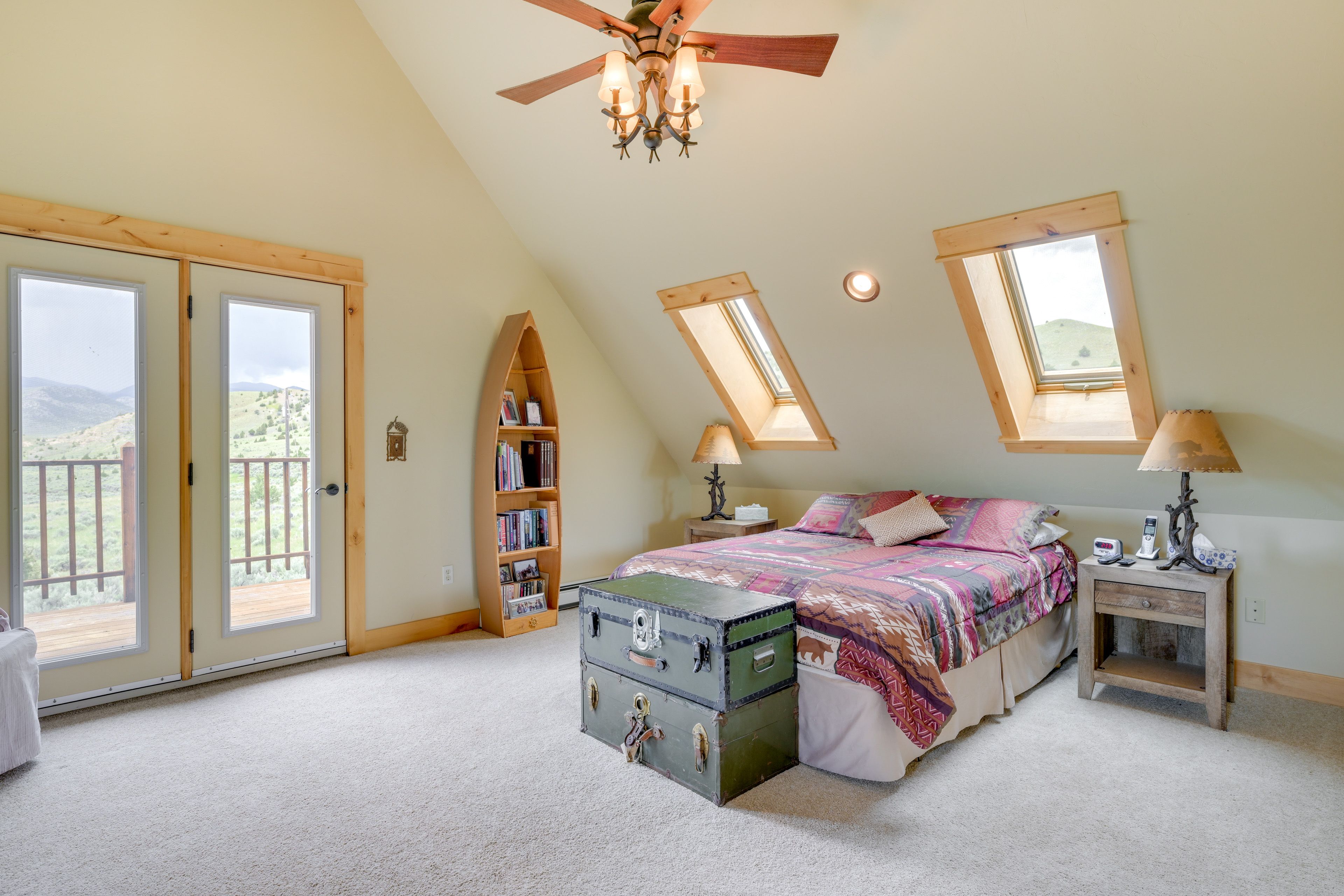 Bedroom 1 | Queen Bed | Linens Provided