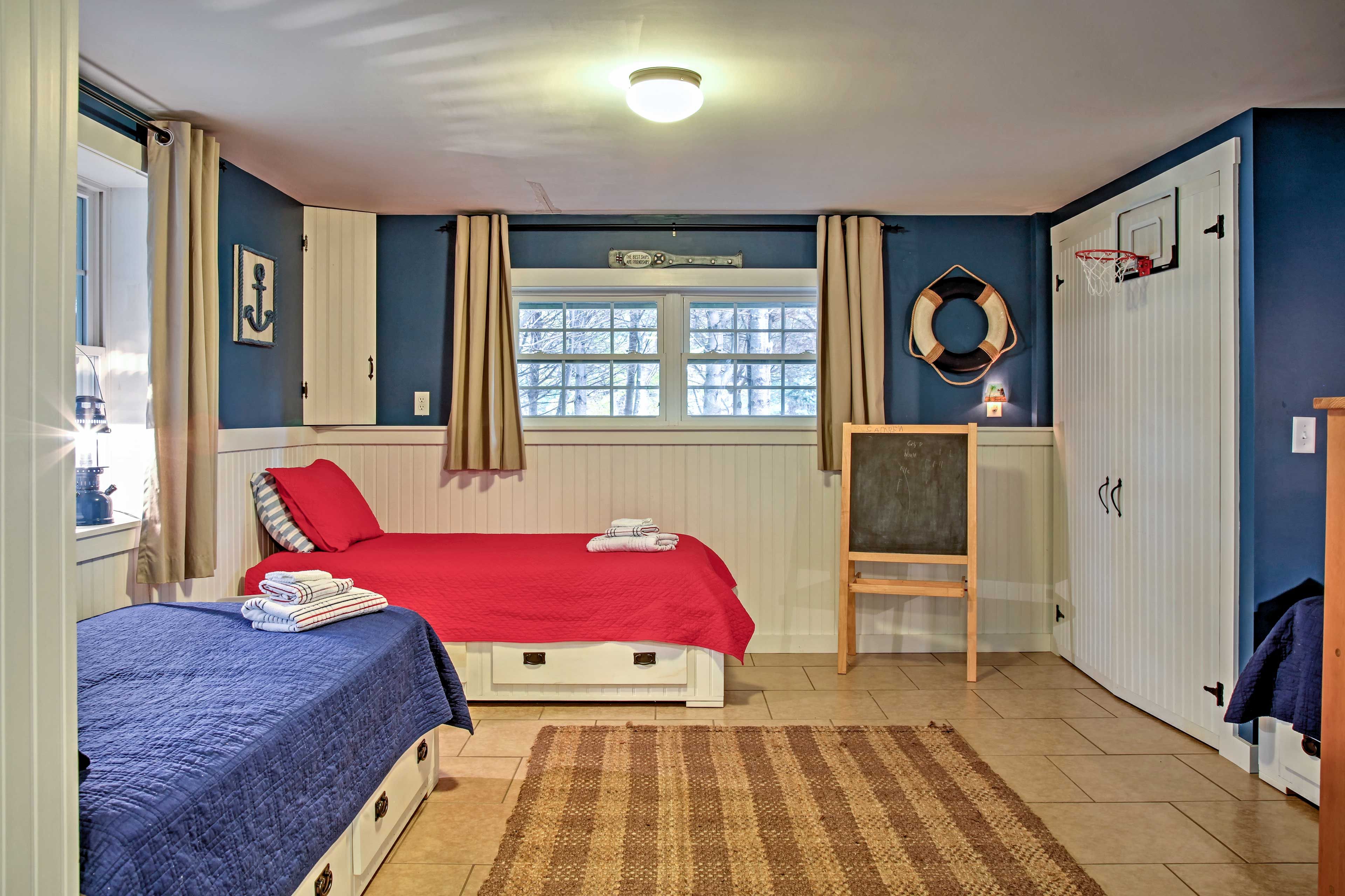 Bedroom 4 | 3 Twin Beds