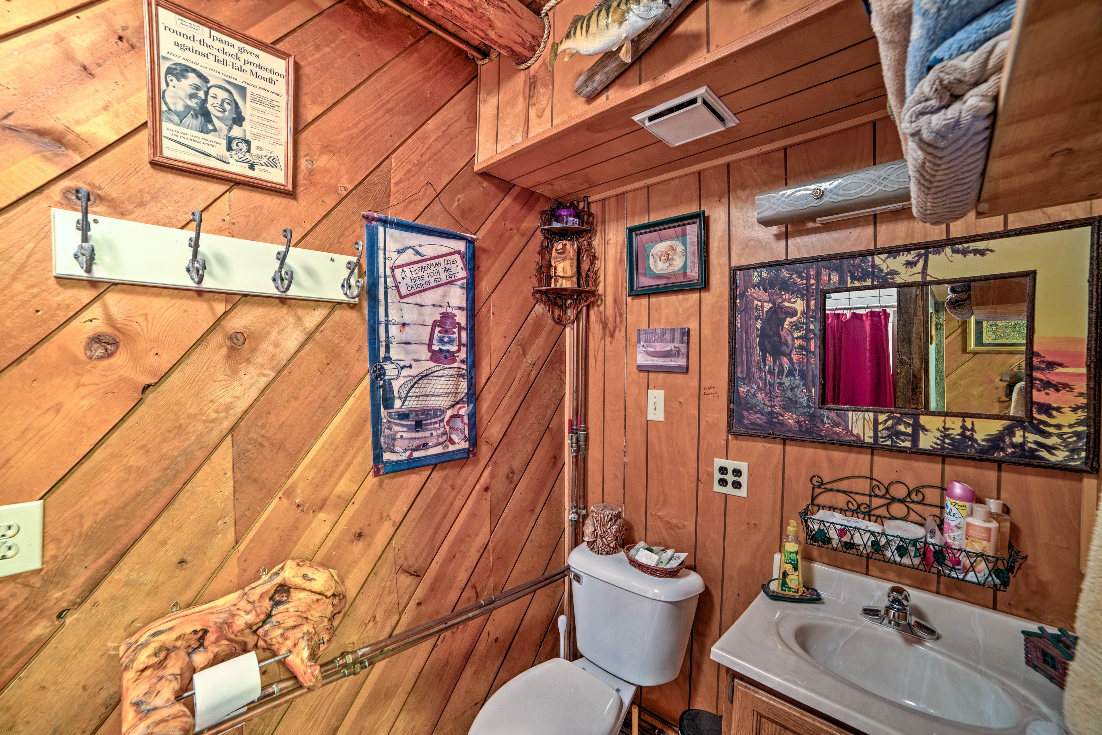 Bedroom 1 Bathroom | Towels Provided