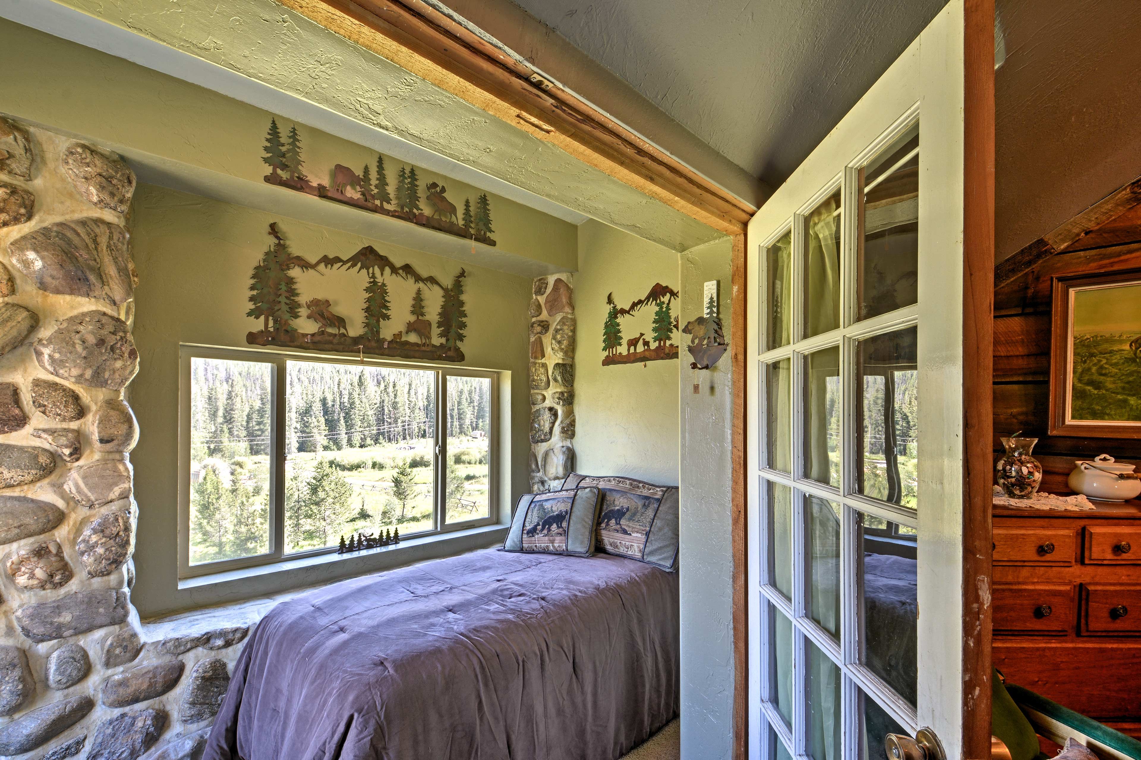 Sunroom | Twin Bed