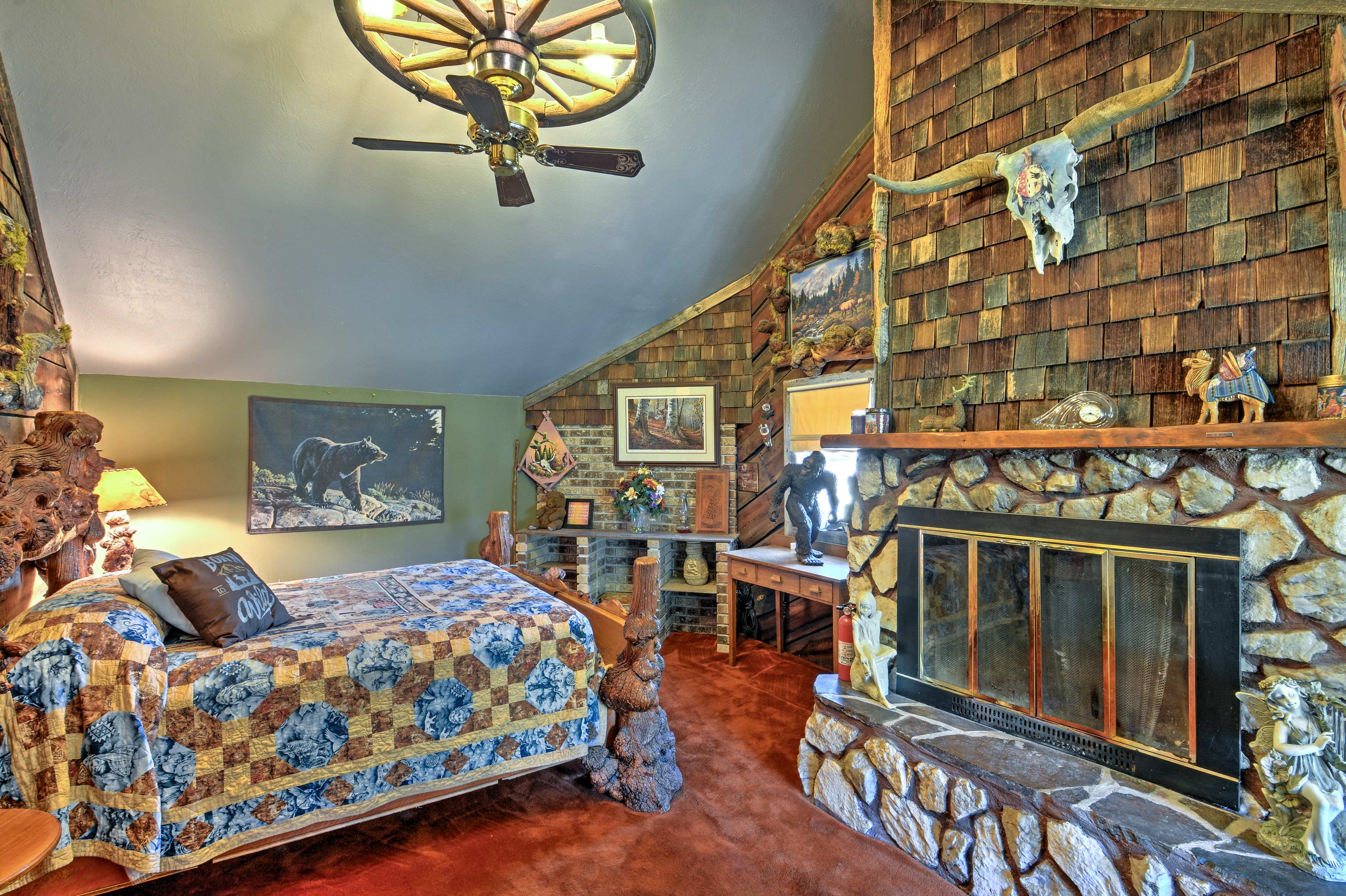 Bedroom 3 | Queen Bed | 2nd Floor | Access to Sunroom