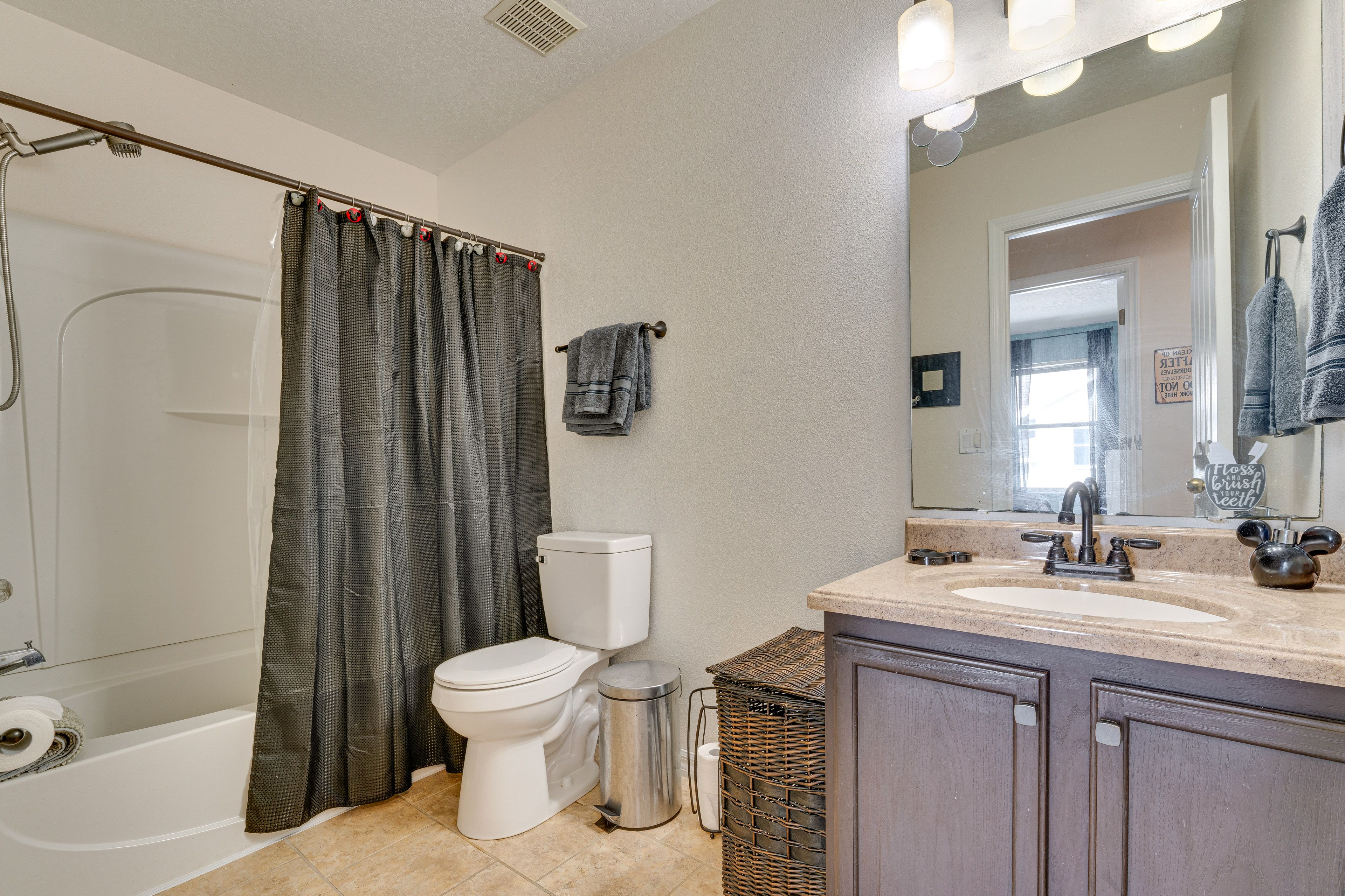 Bathroom | 2nd Floor
