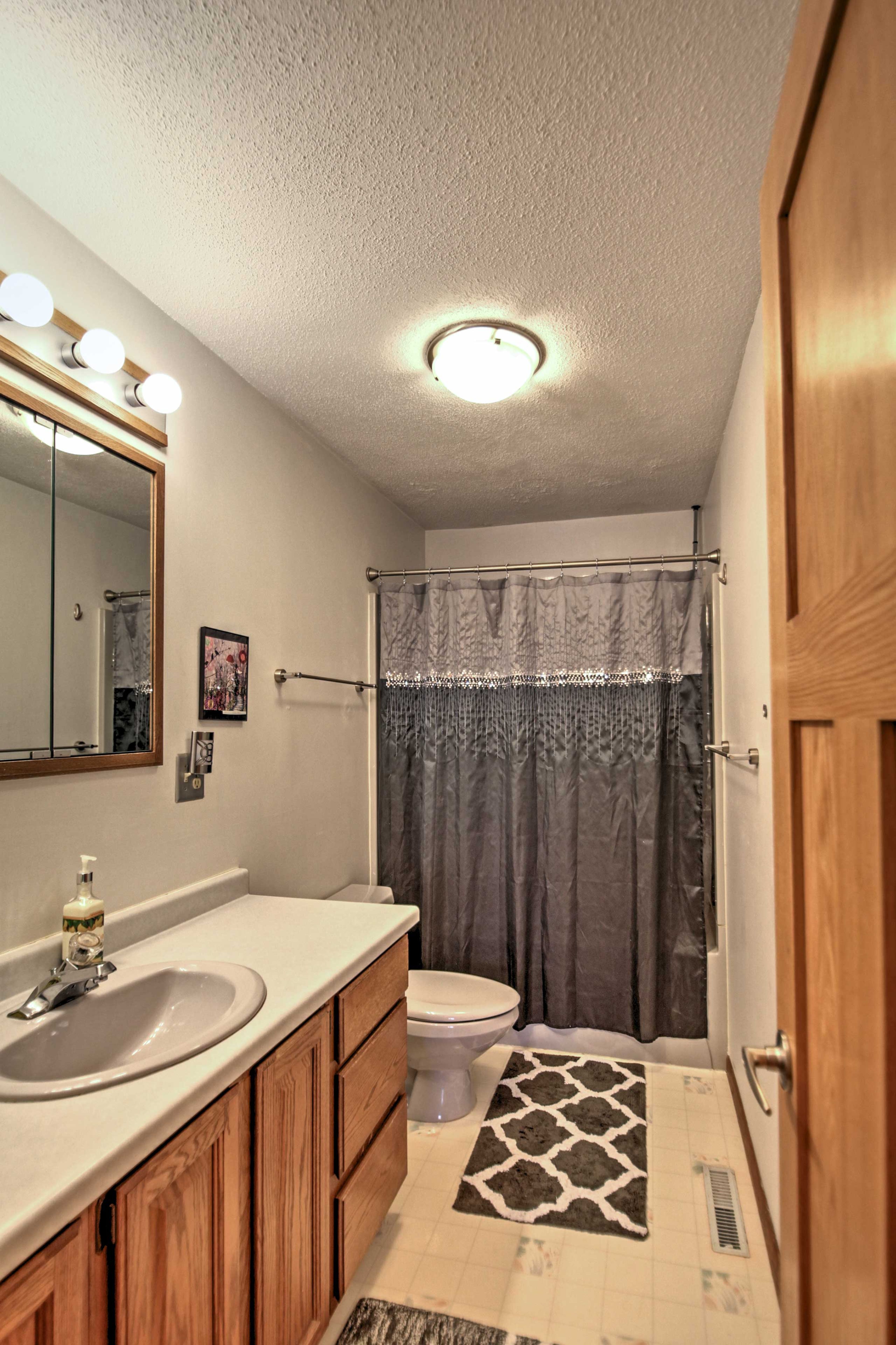 Full Bathroom