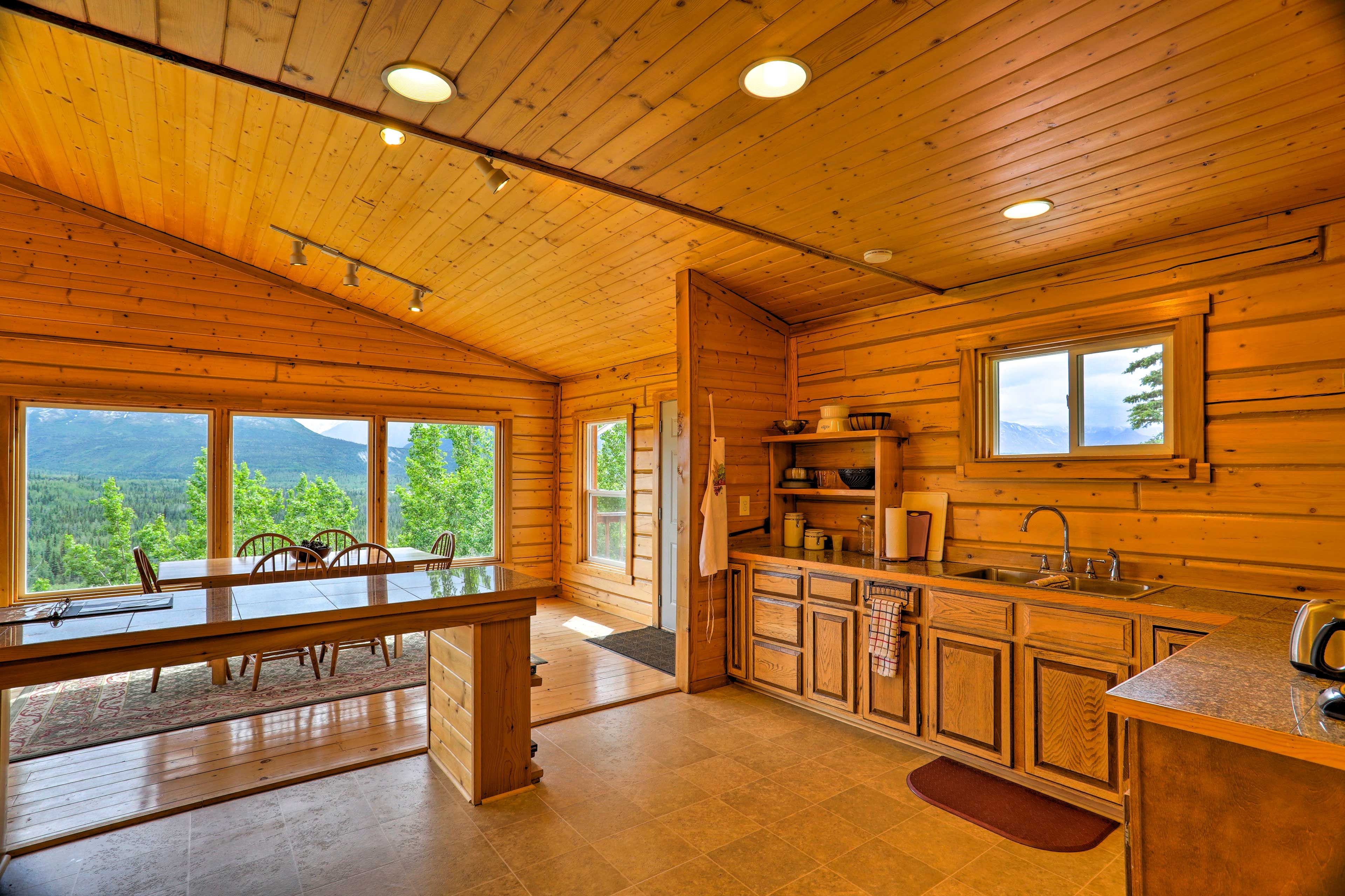 Well-Equipped Kitchen | Pots & Pans