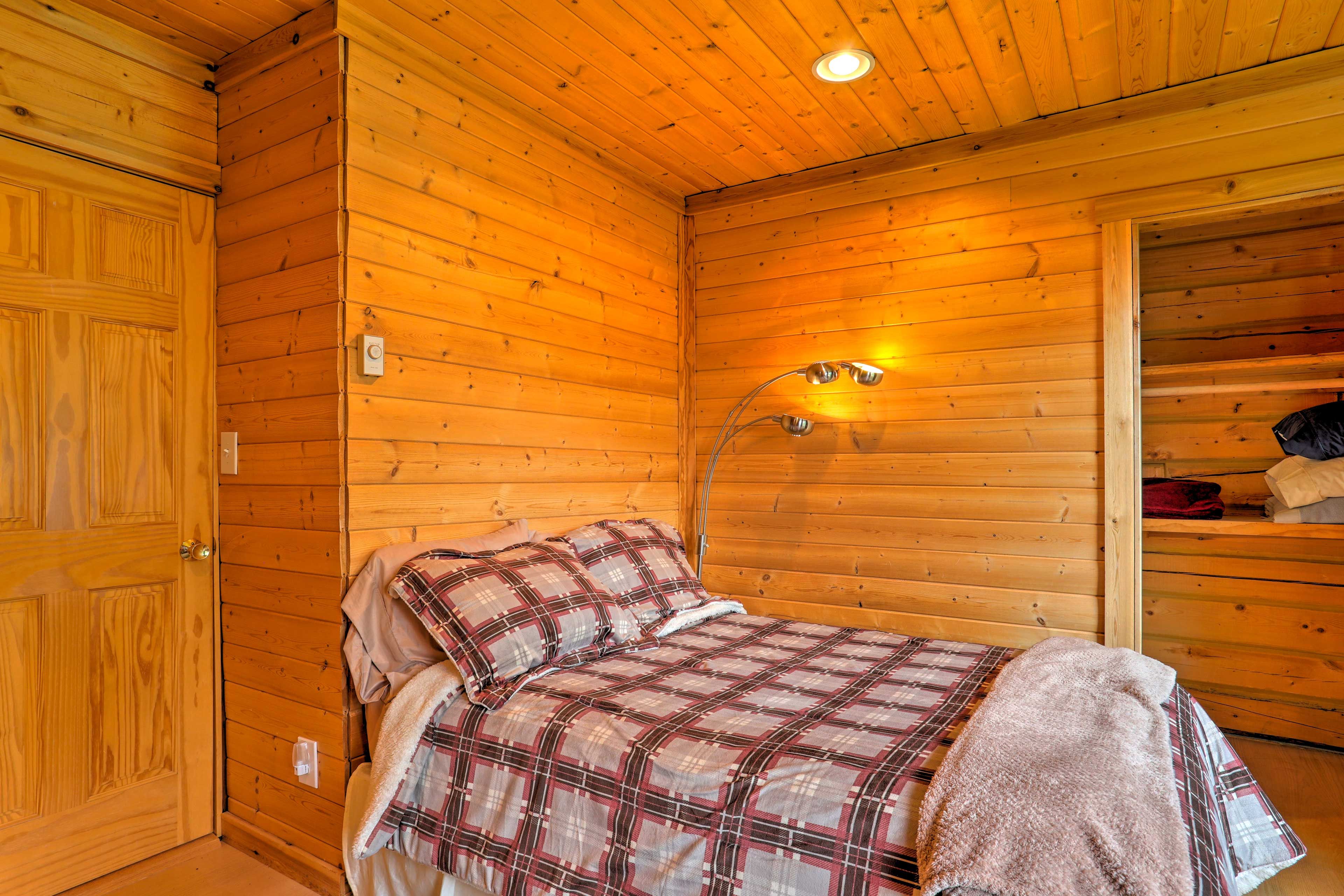 Bedroom 2 | Full Bed | Main Floor