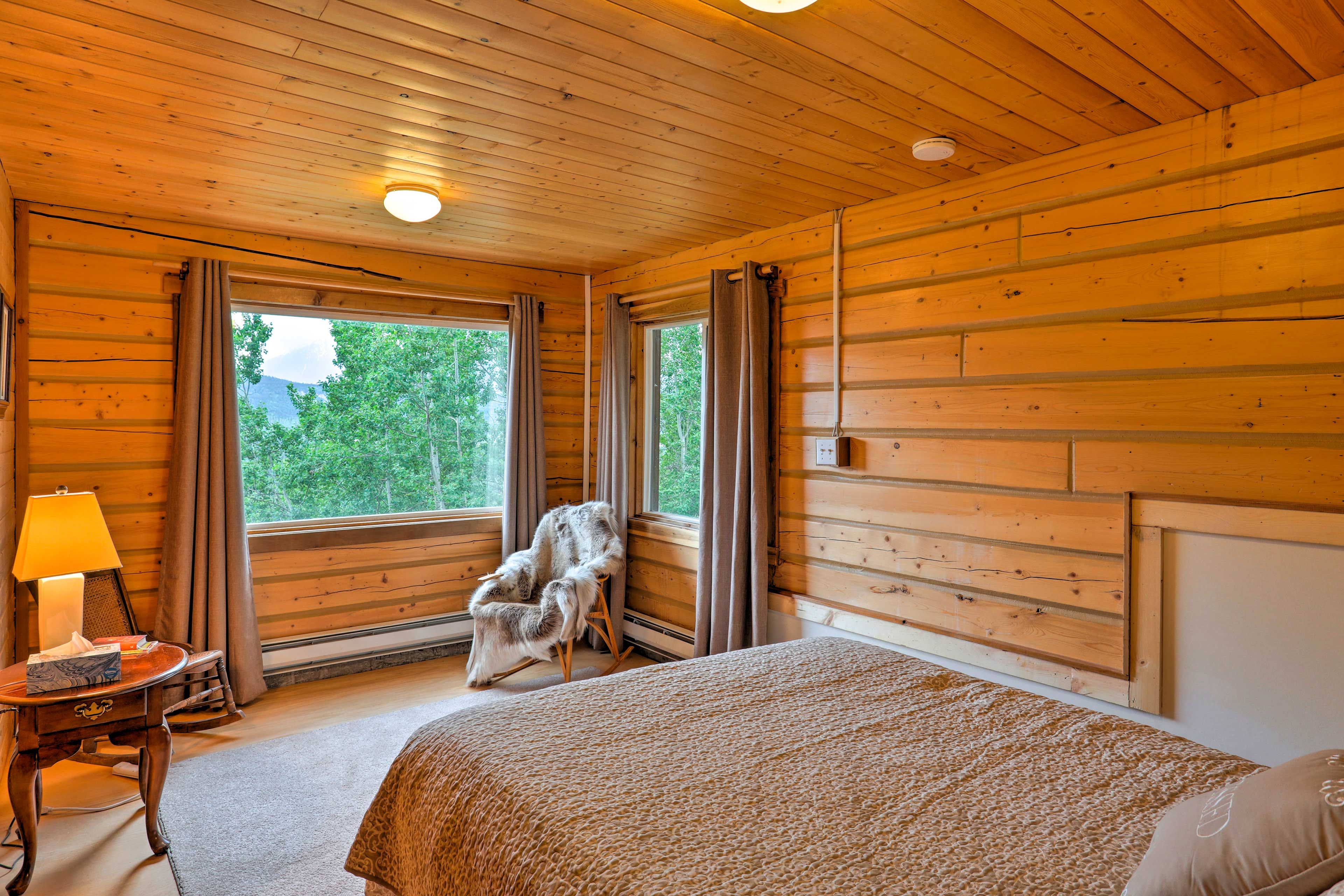 Bedroom 1 | Queen Bed | Basement Floor