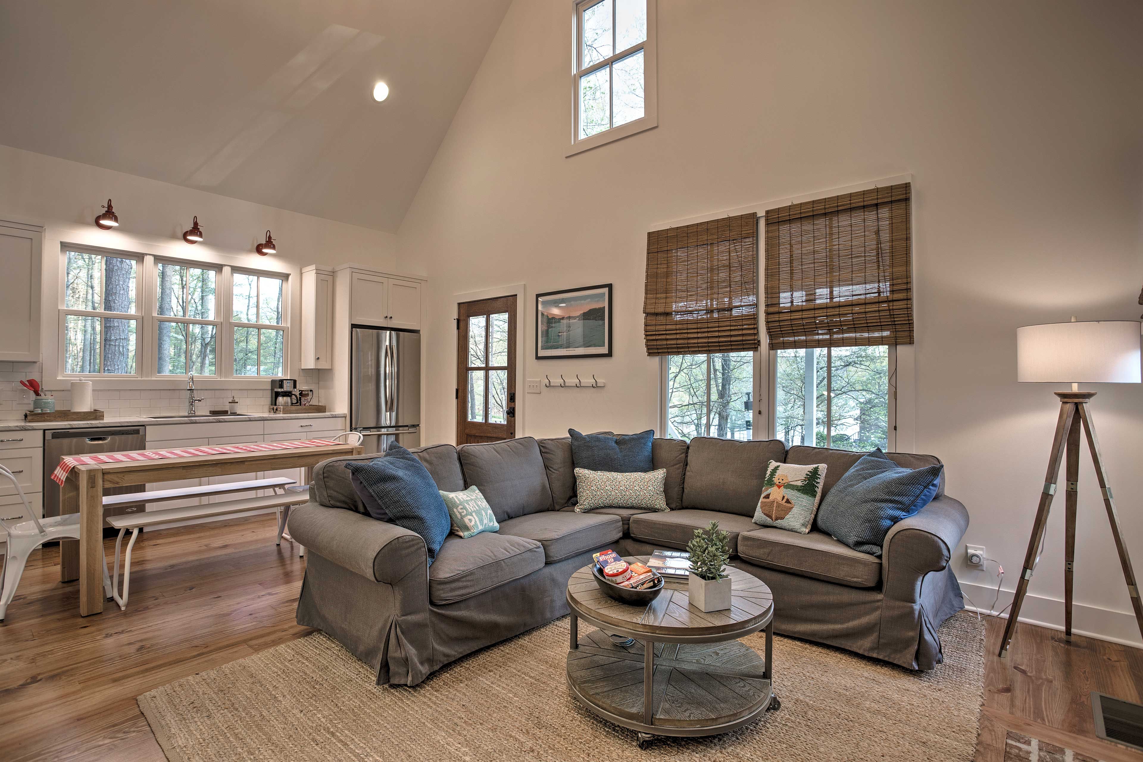 Main Living Area | Open Floor Plan | Free WiFi | Central A/C & Heating