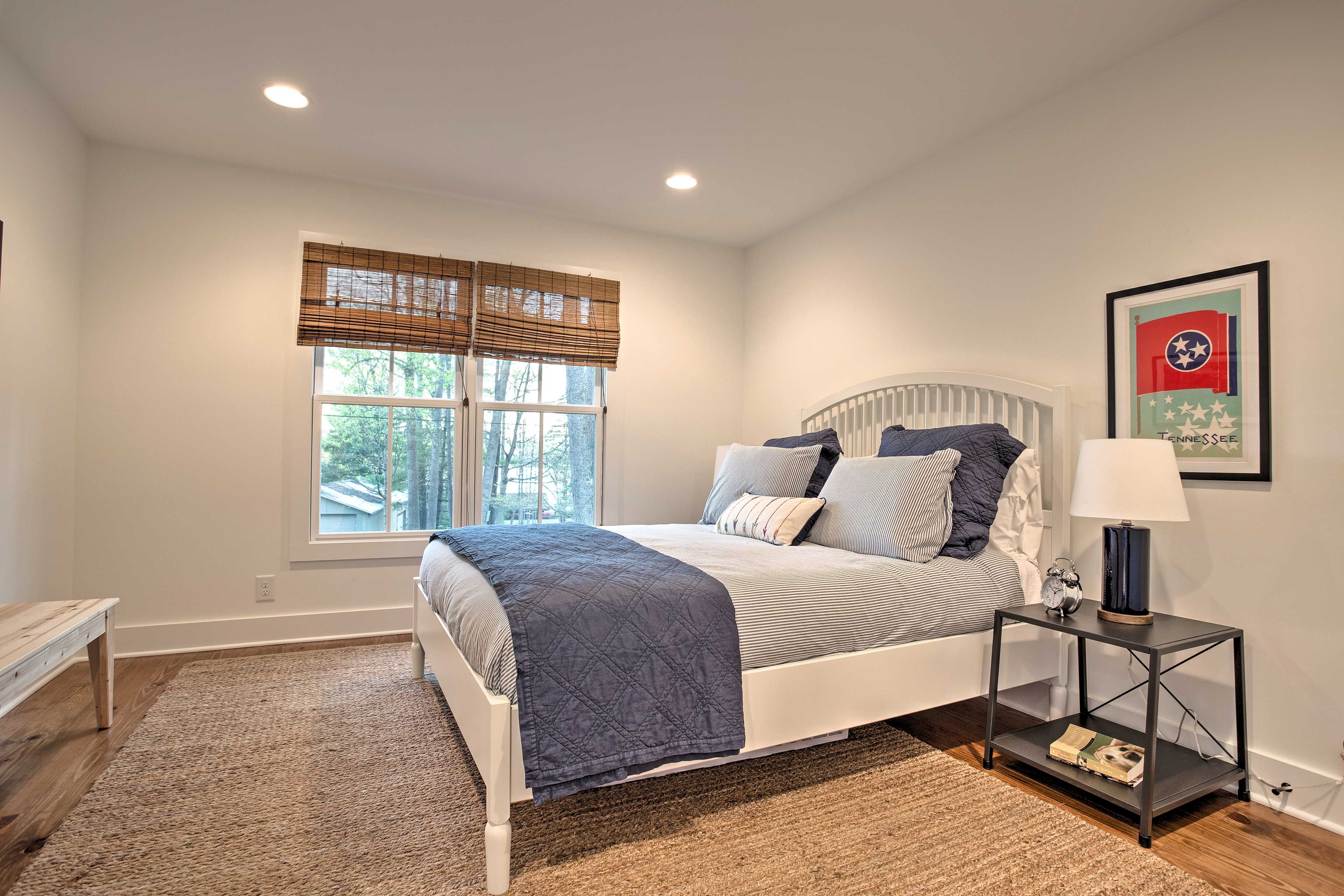 Bedroom 2 | Queen Bed