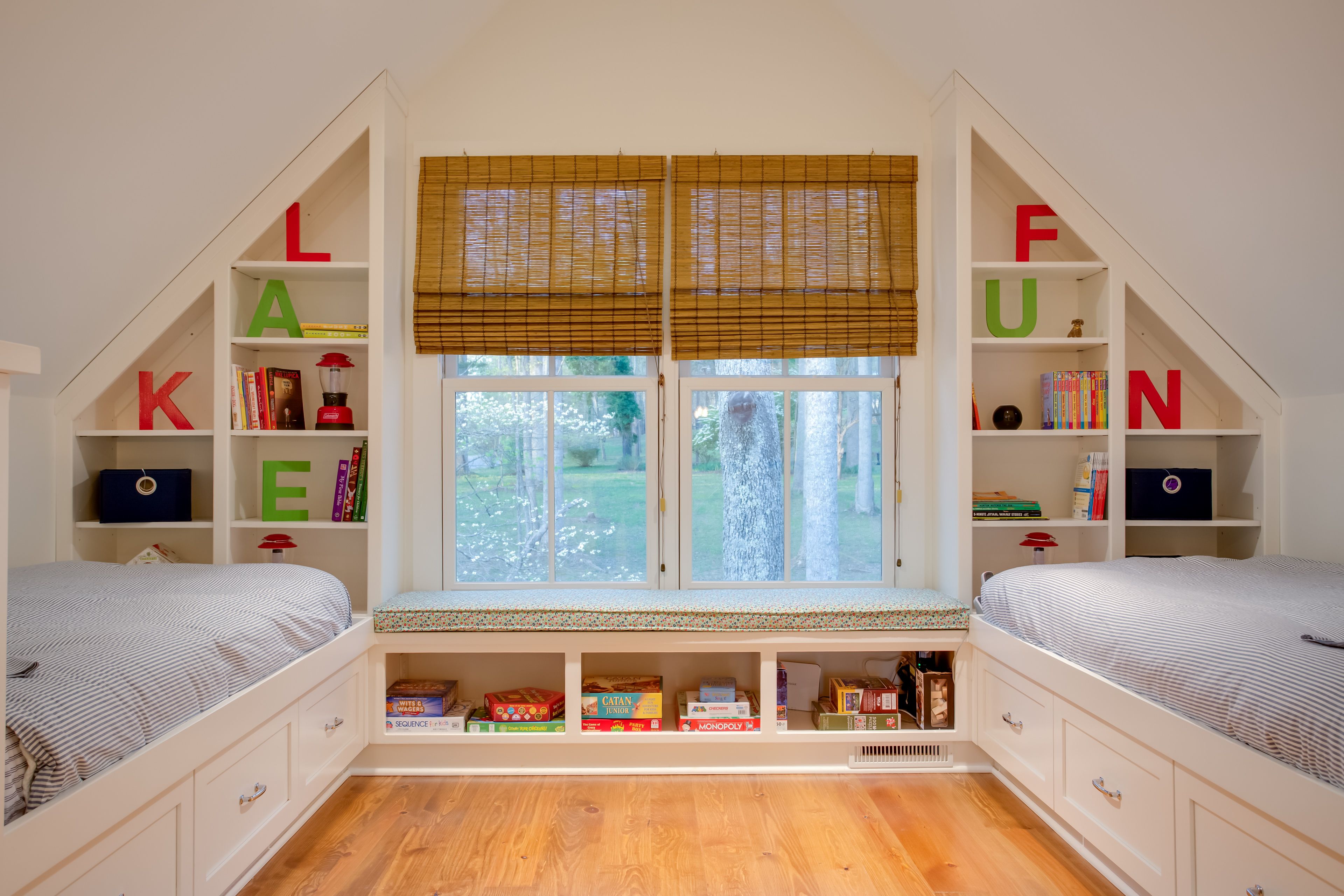 Loft | 4 Twin Beds | Books & Board Games