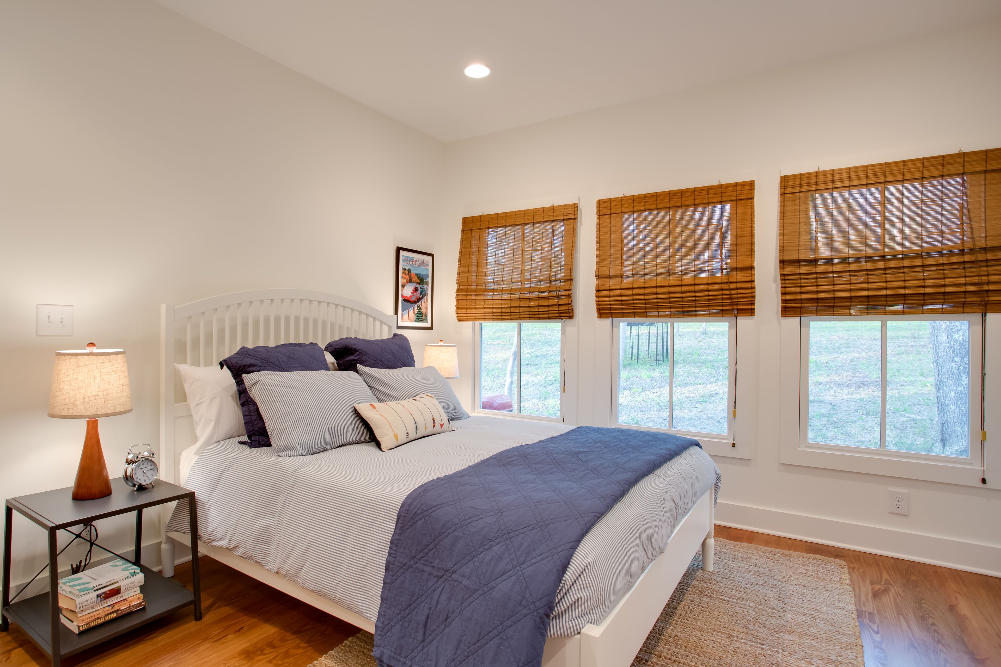 Bedroom 1 | Queen Bed | Desk