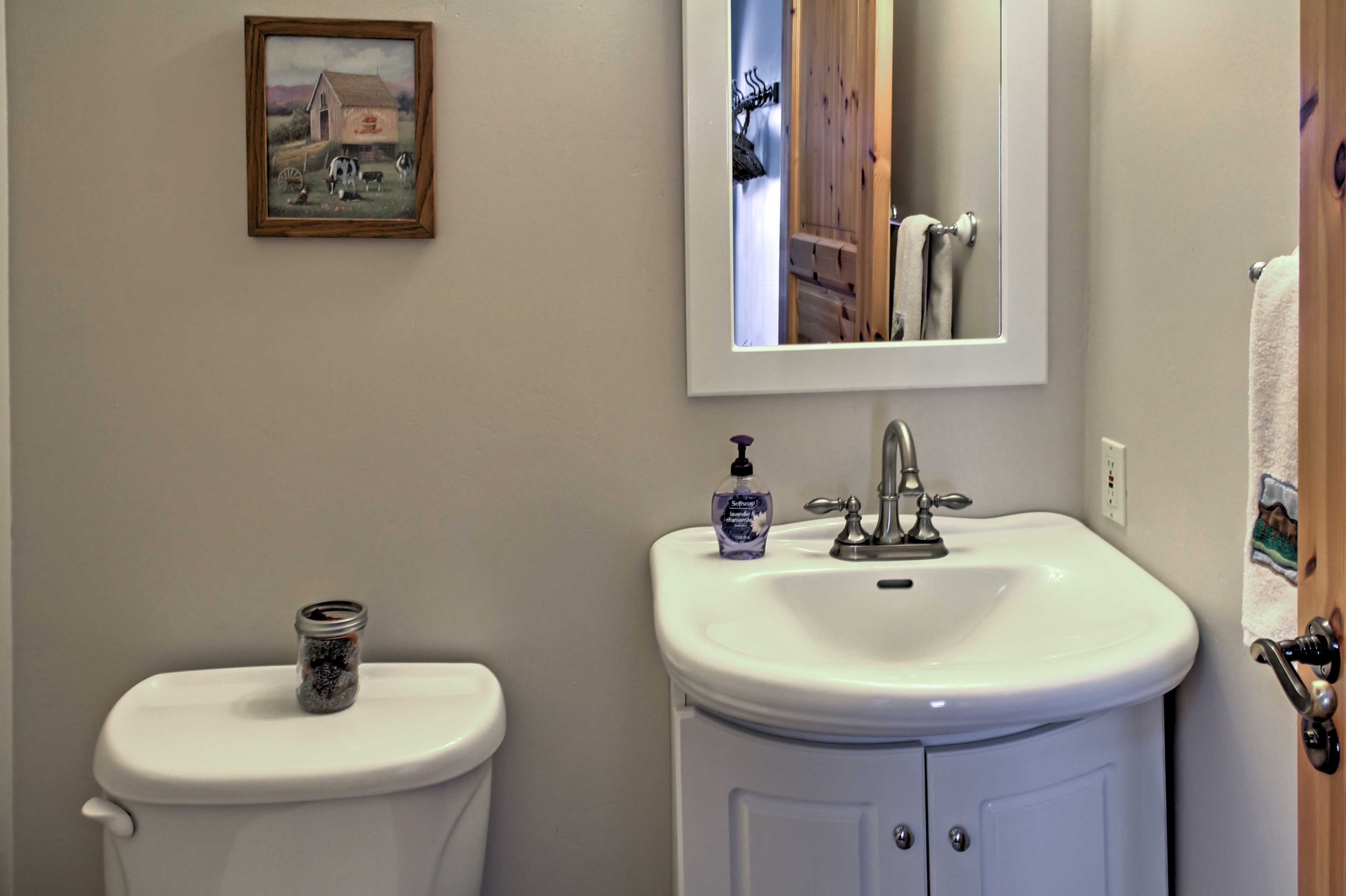 There are 3.5 bathrooms in the cabin.