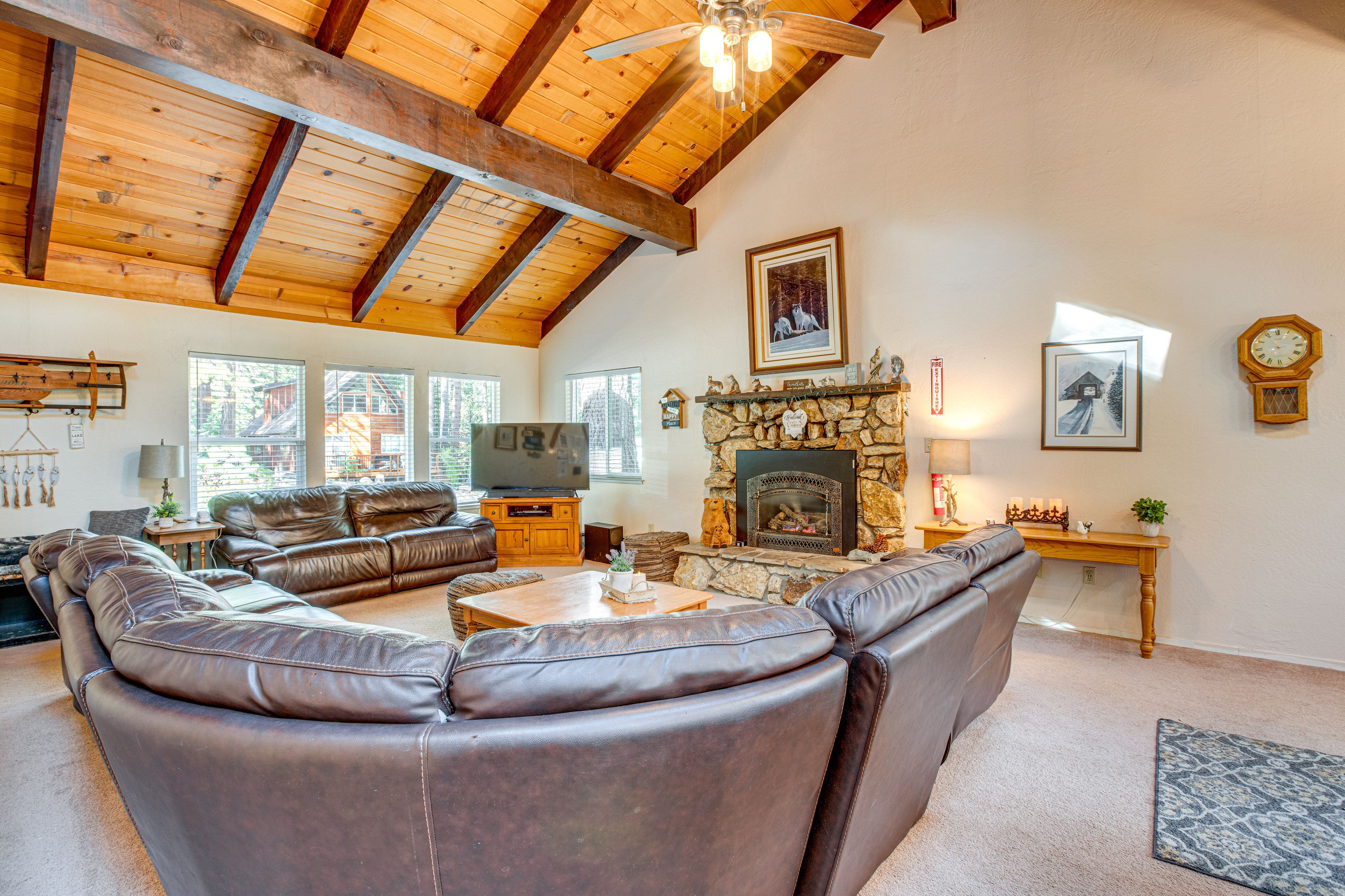 Living Room | Free WiFi | Cable TV | Central Heat